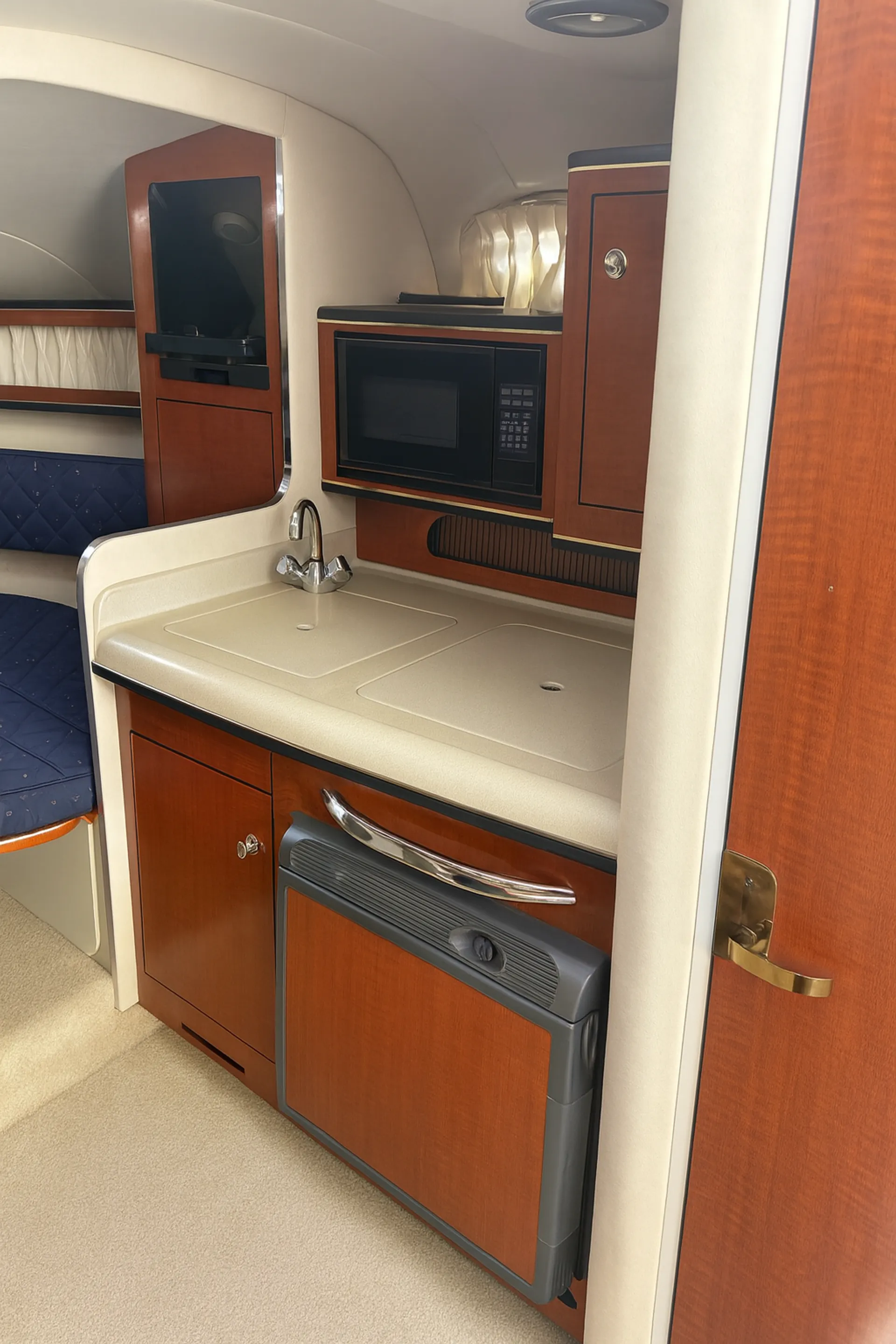 Sea Ray 280 Luxury Cruise – No Hidden Fees