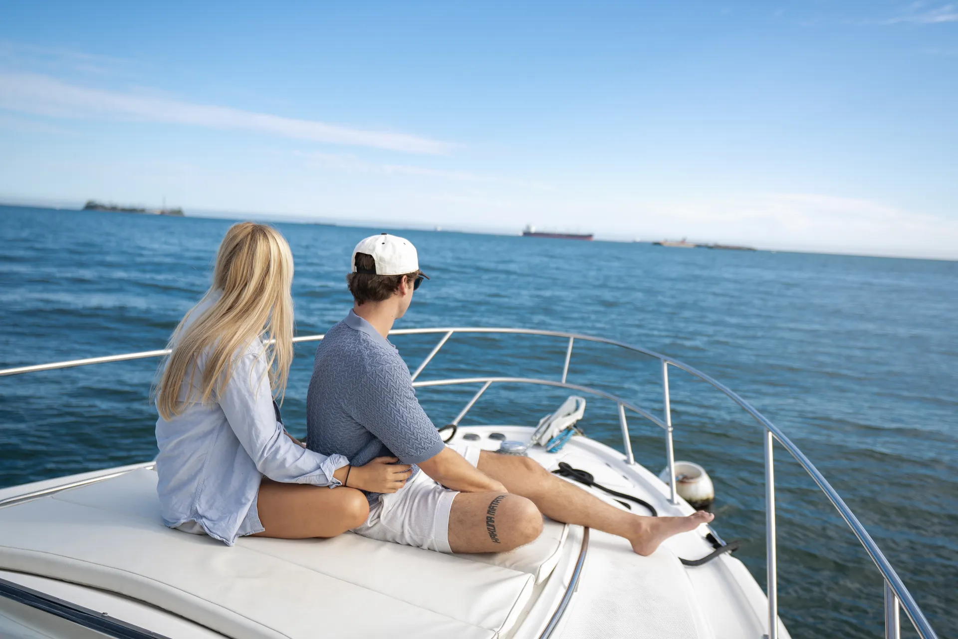 34' Bayliner Command Bridge Cruiser with Flybridge in Los Angeles