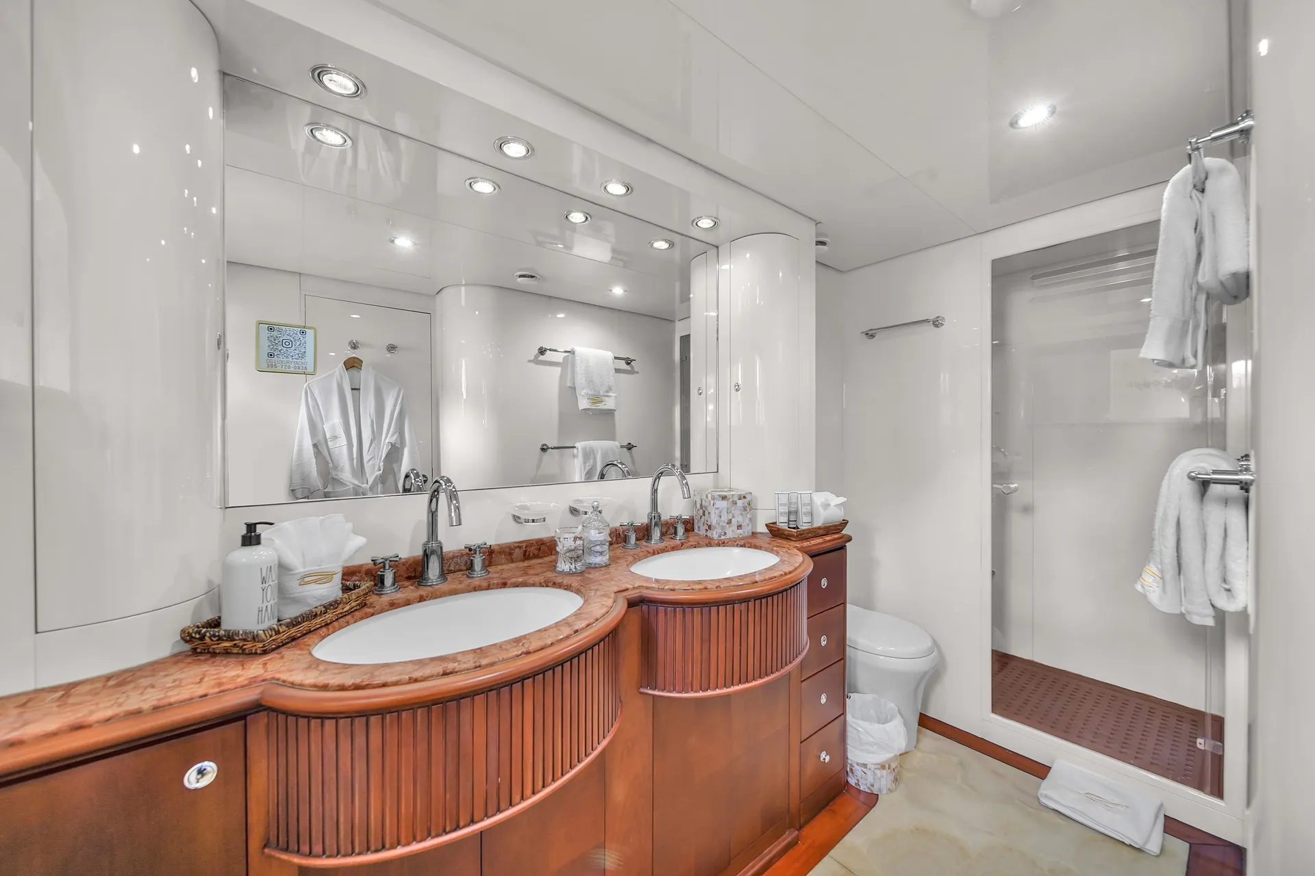 Free Hour // Luxury Azimut 100ft with Jacuzzi ("no hidden fees")