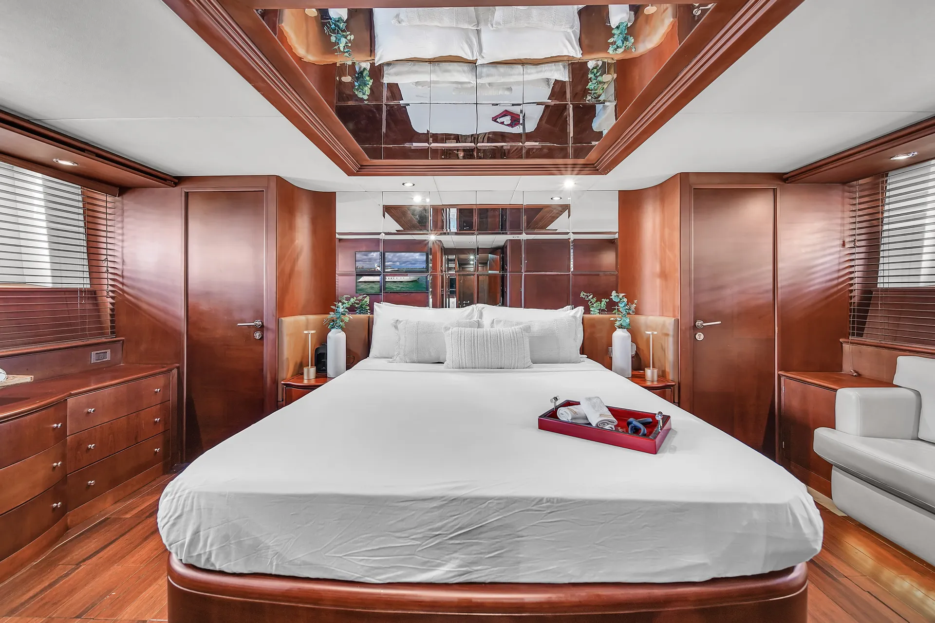 Free Hour // Luxury Azimut 100ft with Jacuzzi ("no hidden fees")