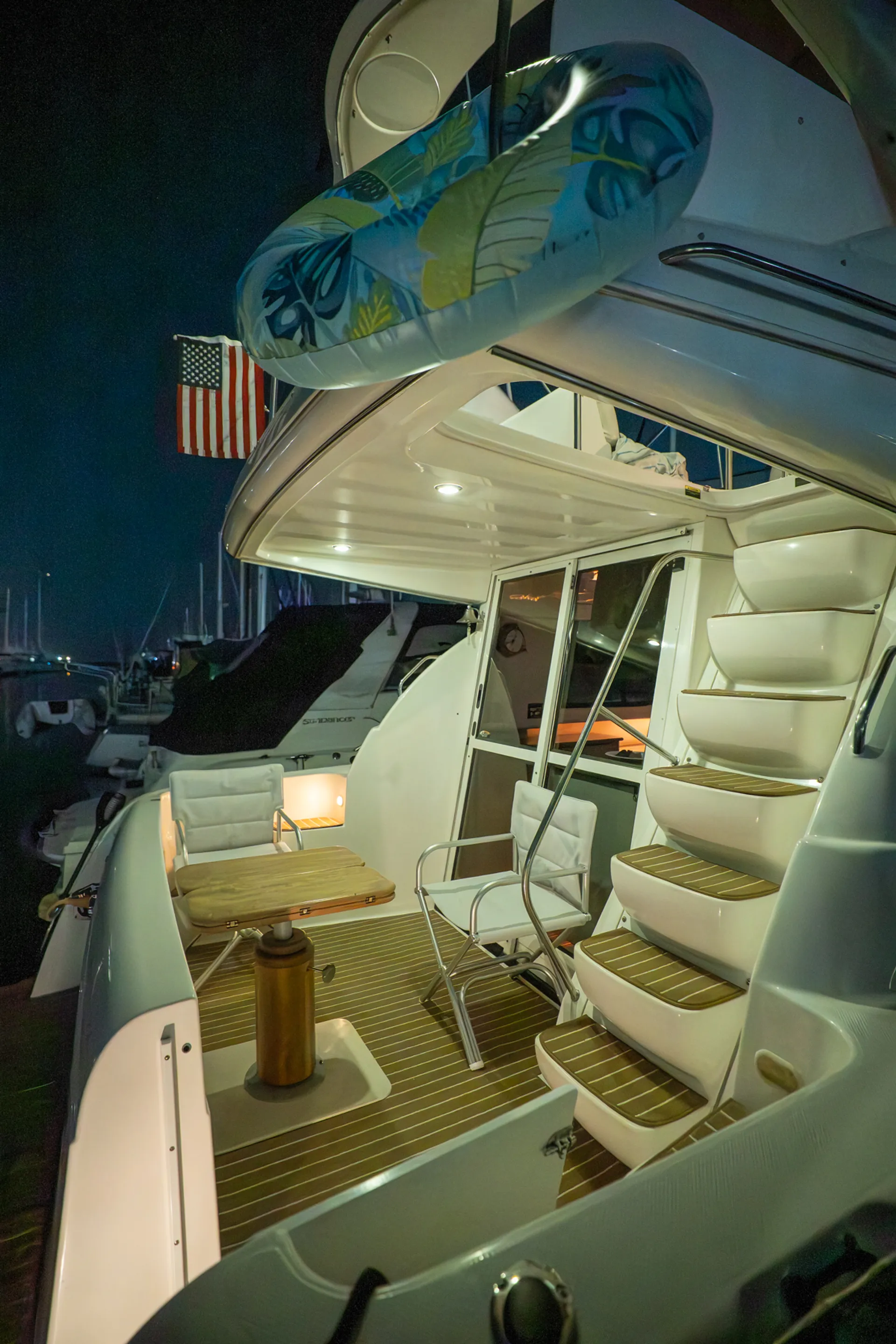 34' Bayliner Command Bridge Cruiser with Flybridge in Los Angeles