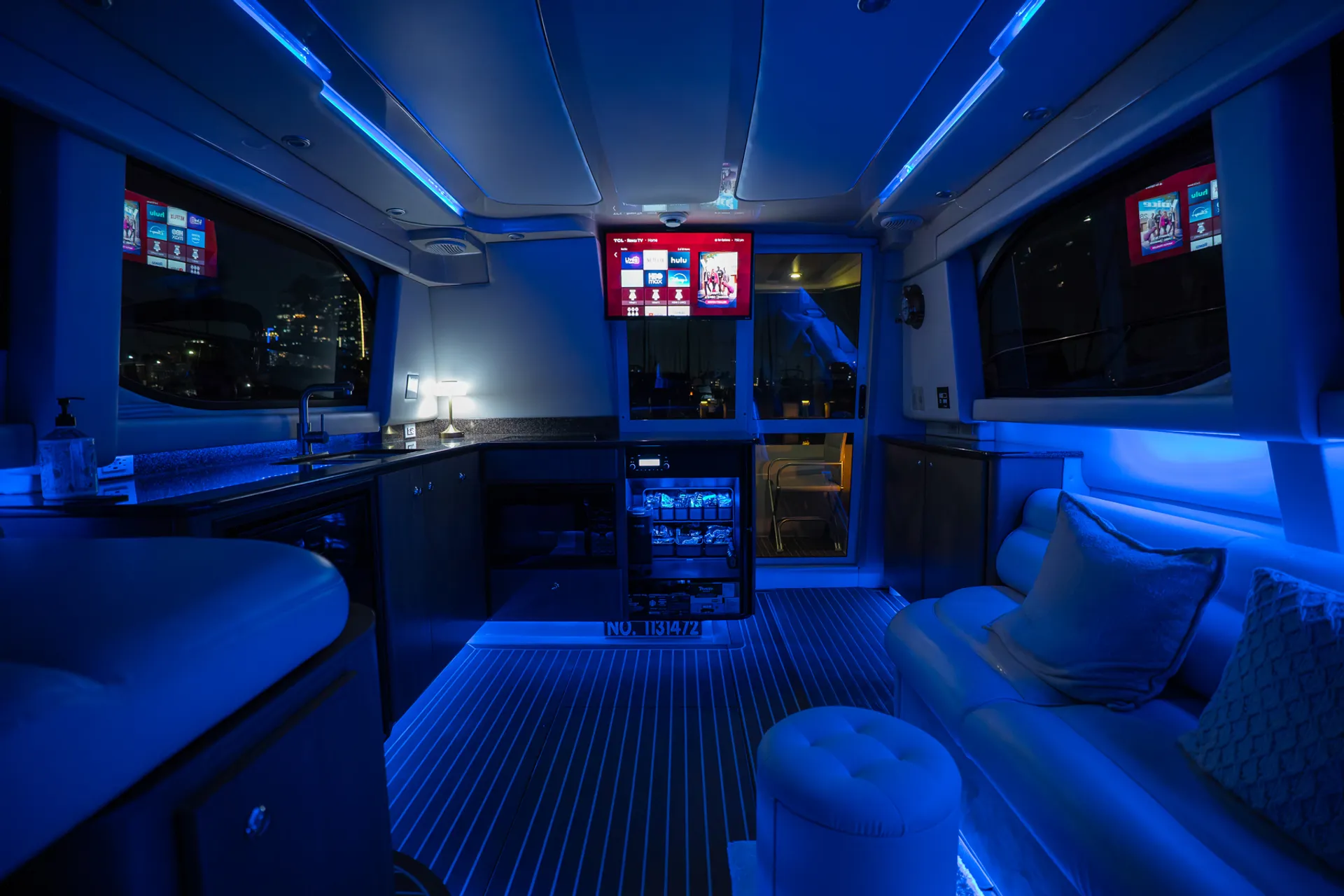 34' Bayliner Command Bridge Cruiser with Flybridge in Los Angeles