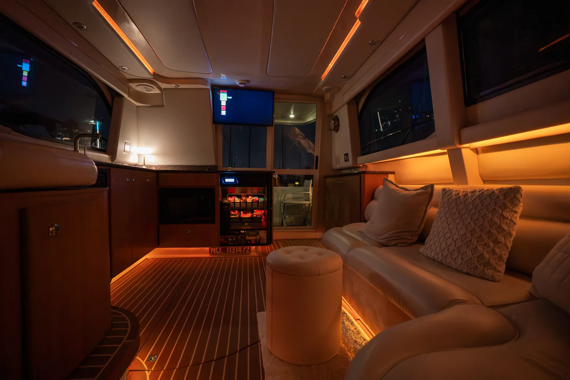 34' Bayliner Command Bridge Cruiser with Flybridge in Los Angeles