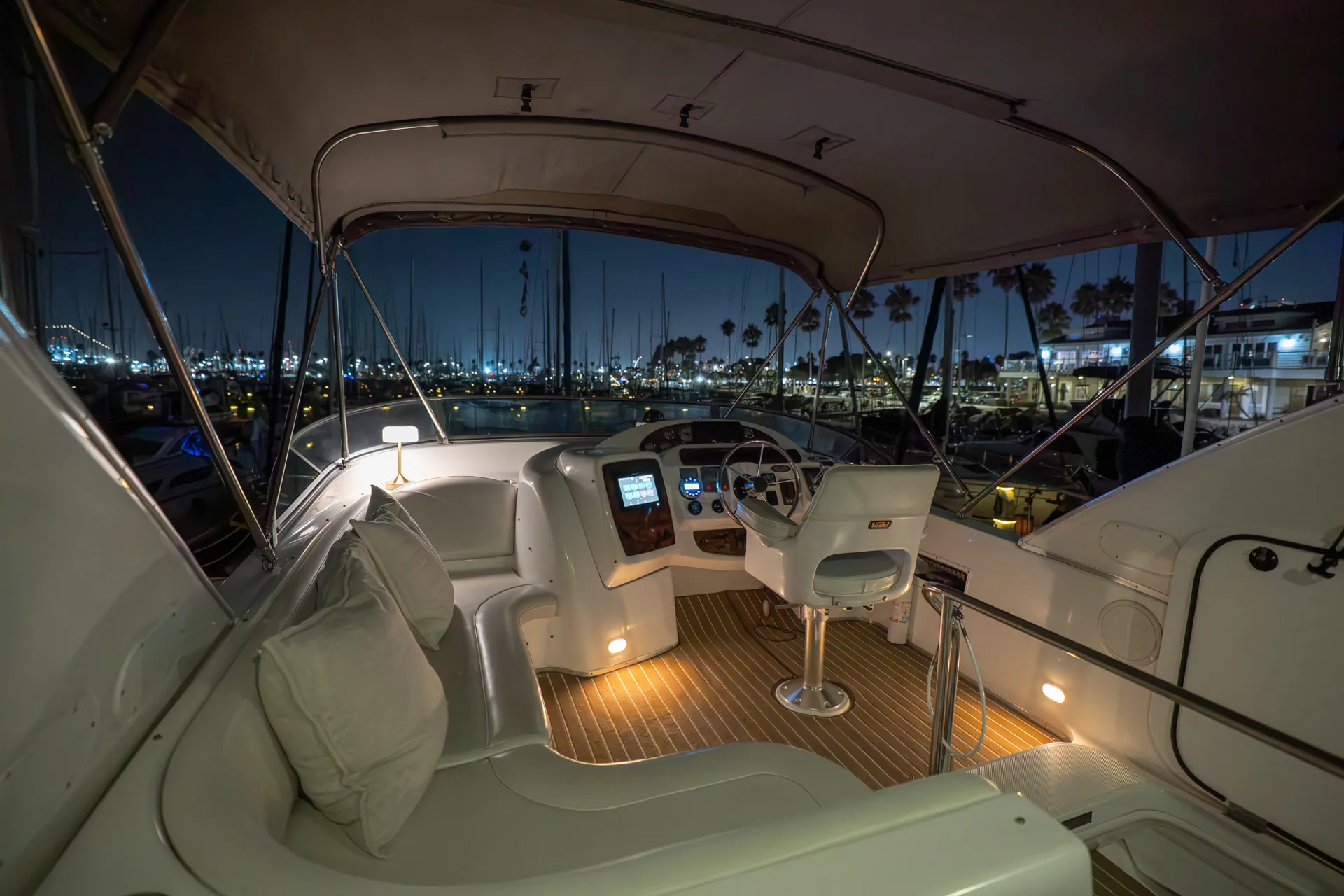34' Bayliner Command Bridge Cruiser with Flybridge in Los Angeles