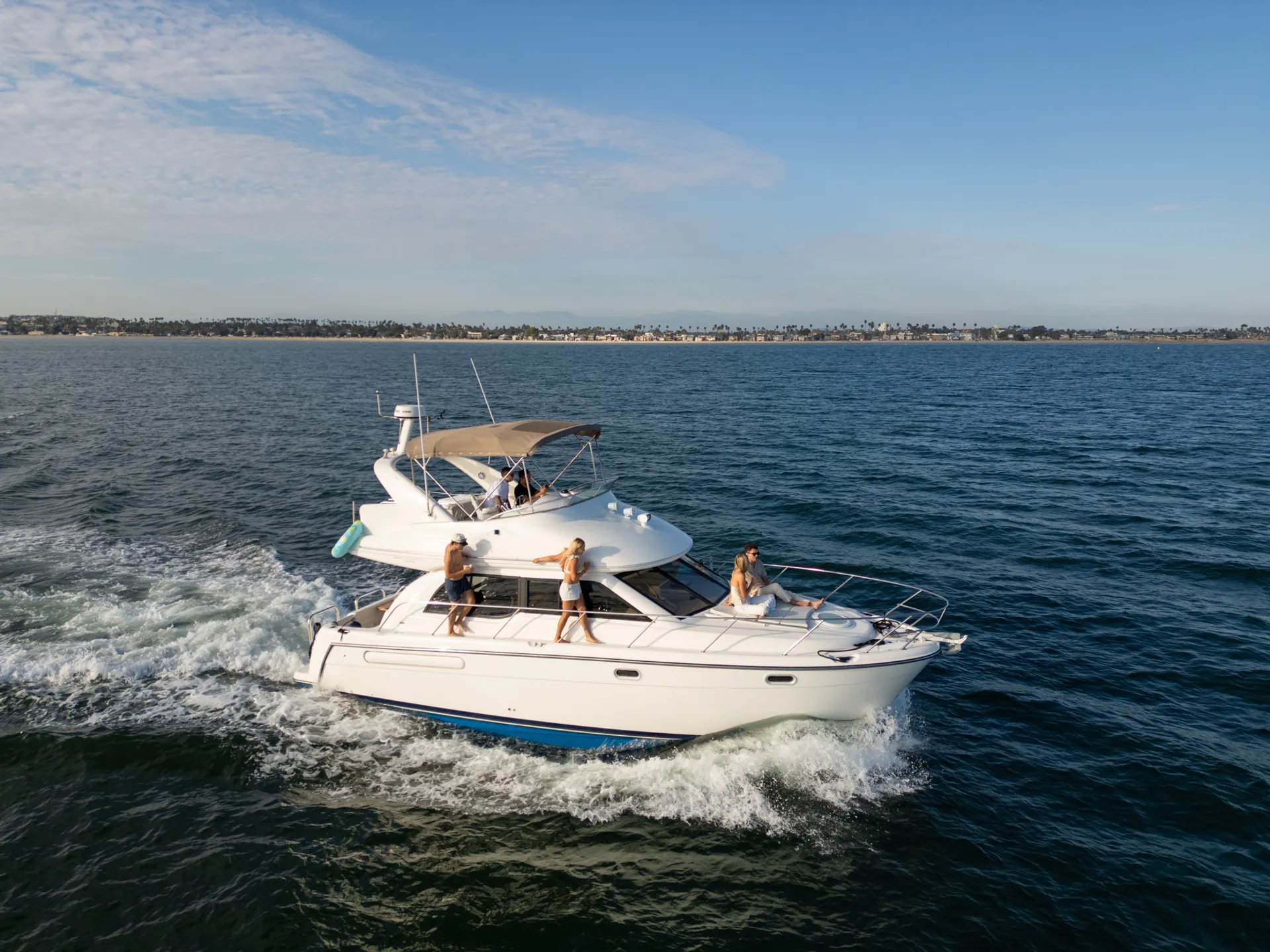 34' Bayliner Command Bridge Cruiser with Flybridge in Los Angeles