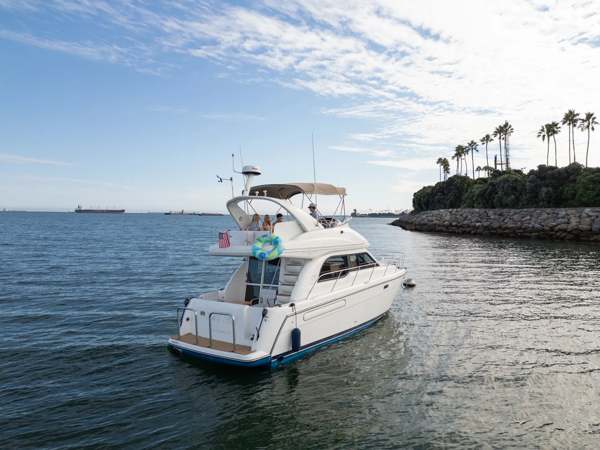 34' Bayliner Command Bridge Cruiser with Flybridge in Los Angeles