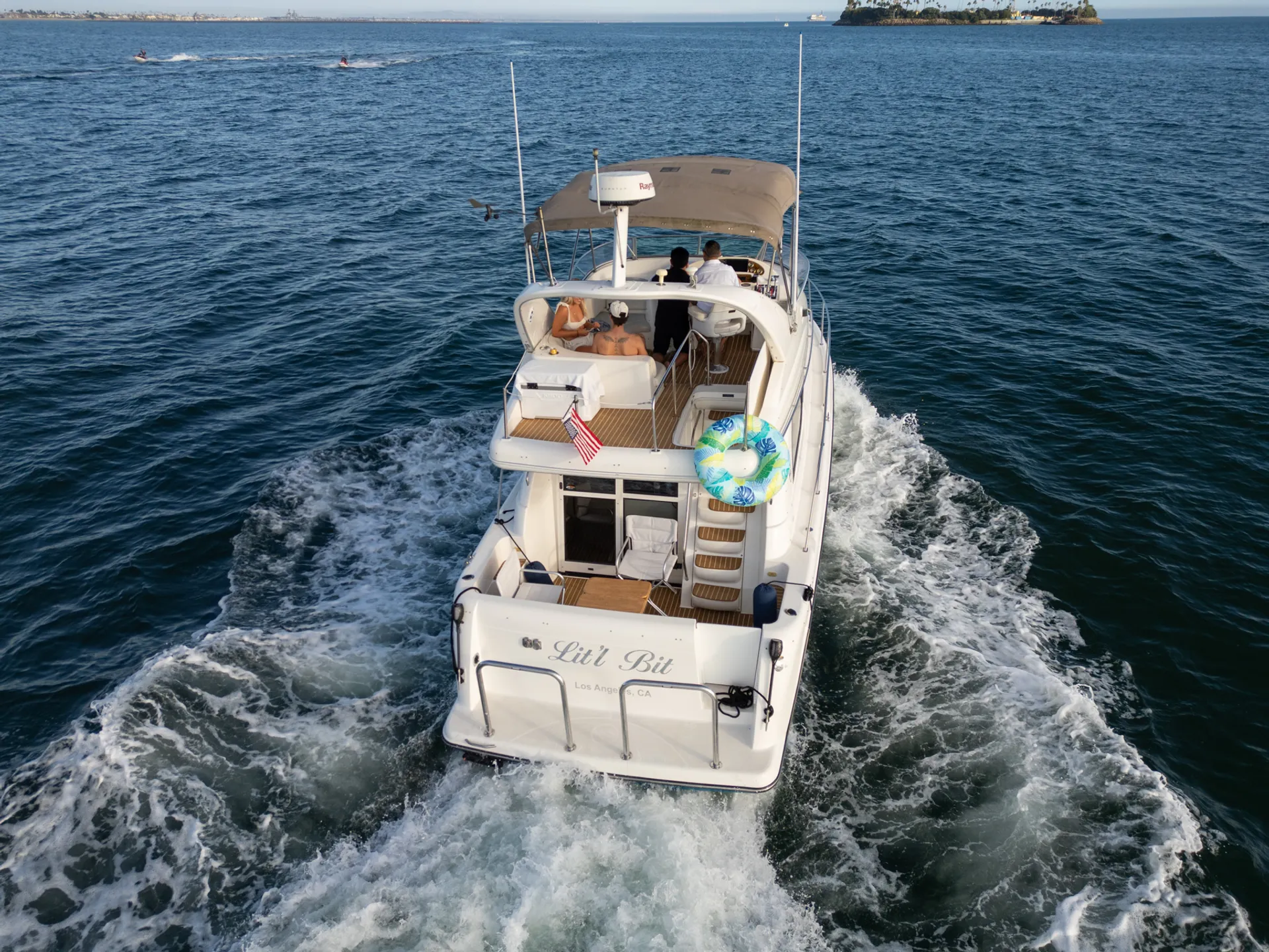 34' Bayliner Command Bridge Cruiser with Flybridge in Los Angeles
