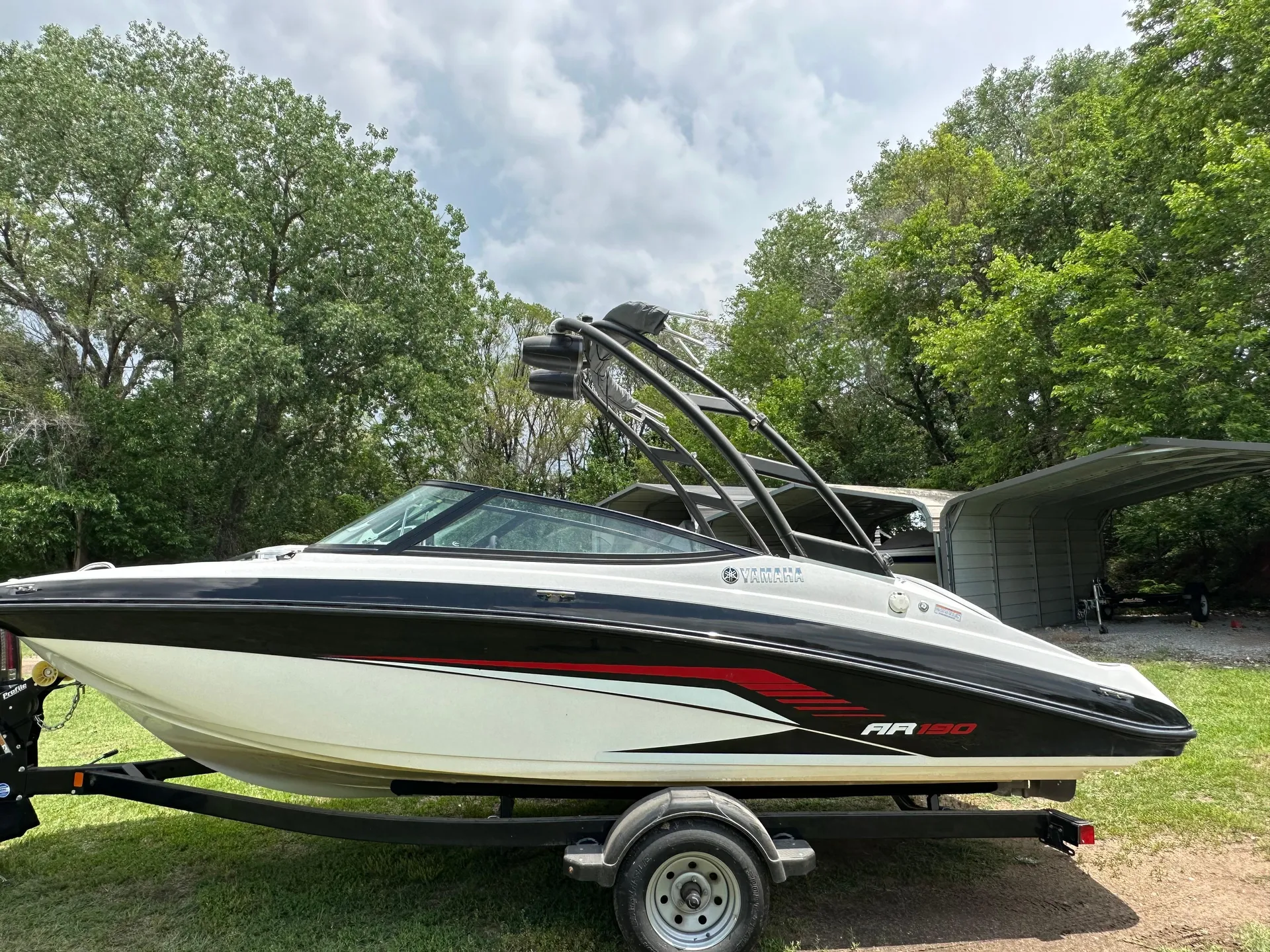 Fun, safe, easy to operate wake boat 