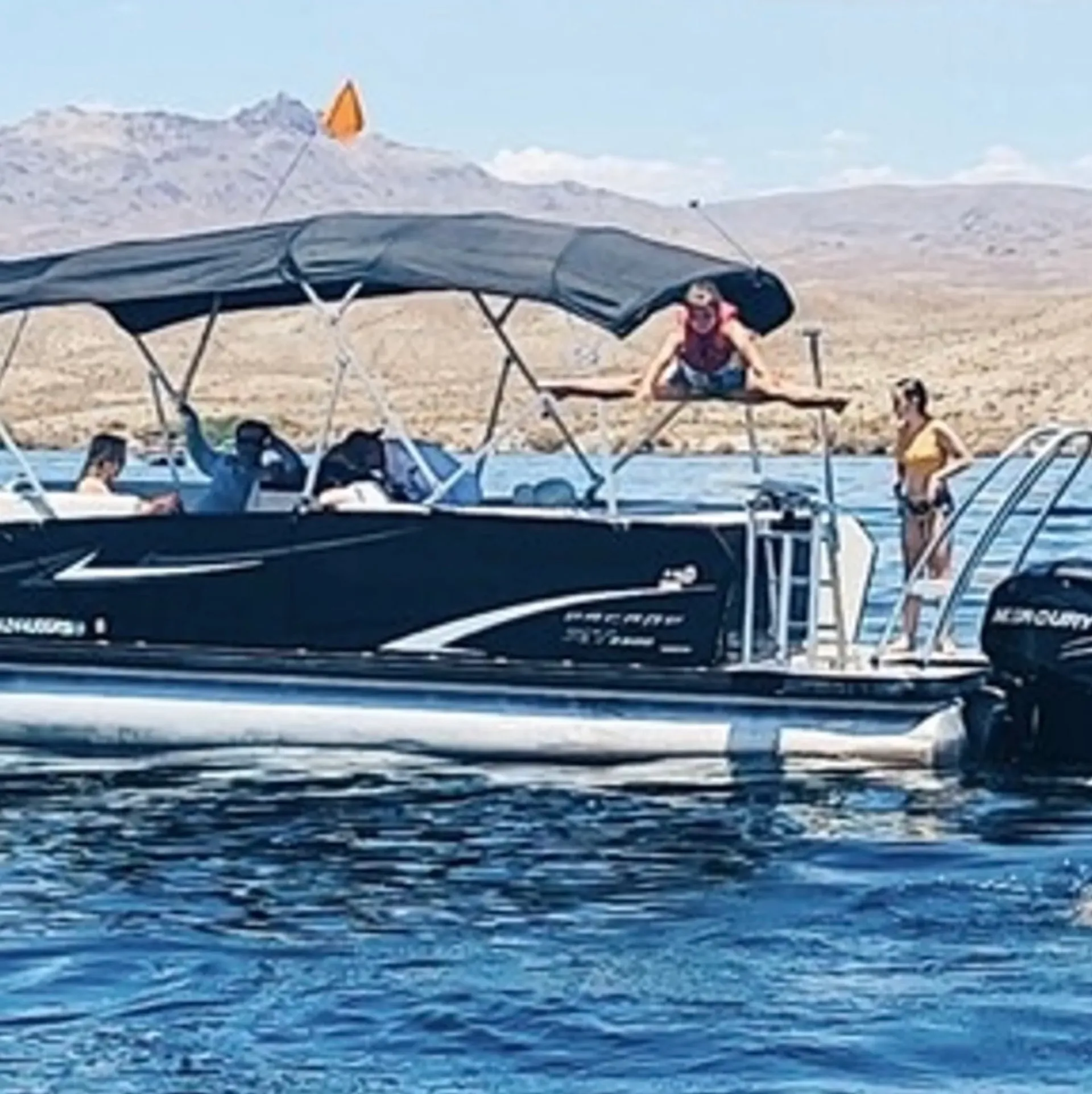 SPACIOUS 22FT TRITOON WITH BIG 200 HP MERCURY &amp; lILYPAD DIVING BOARD