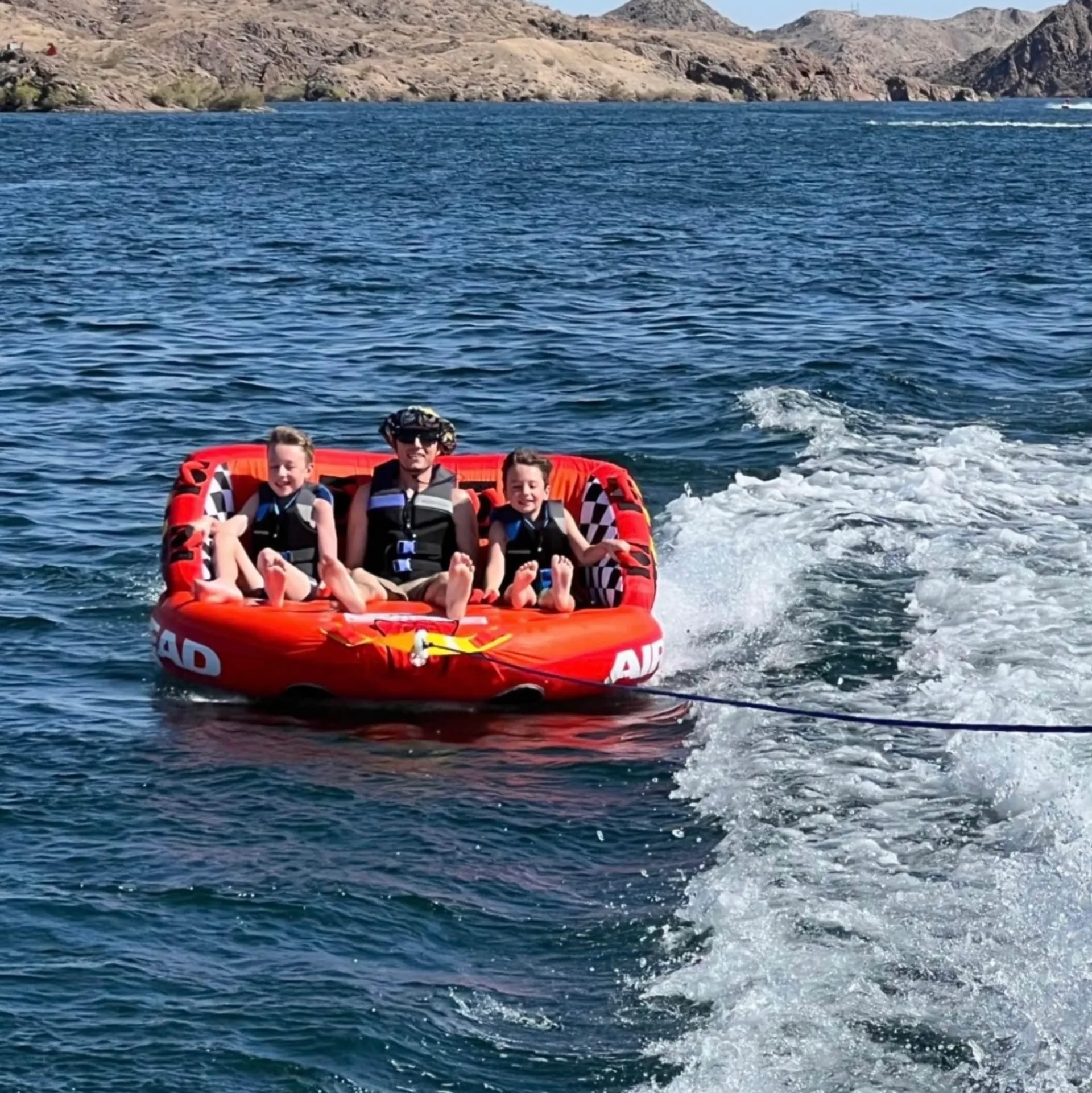 SPACIOUS 22FT TRITOON WITH BIG 200 HP MERCURY &amp; lILYPAD DIVING BOARD