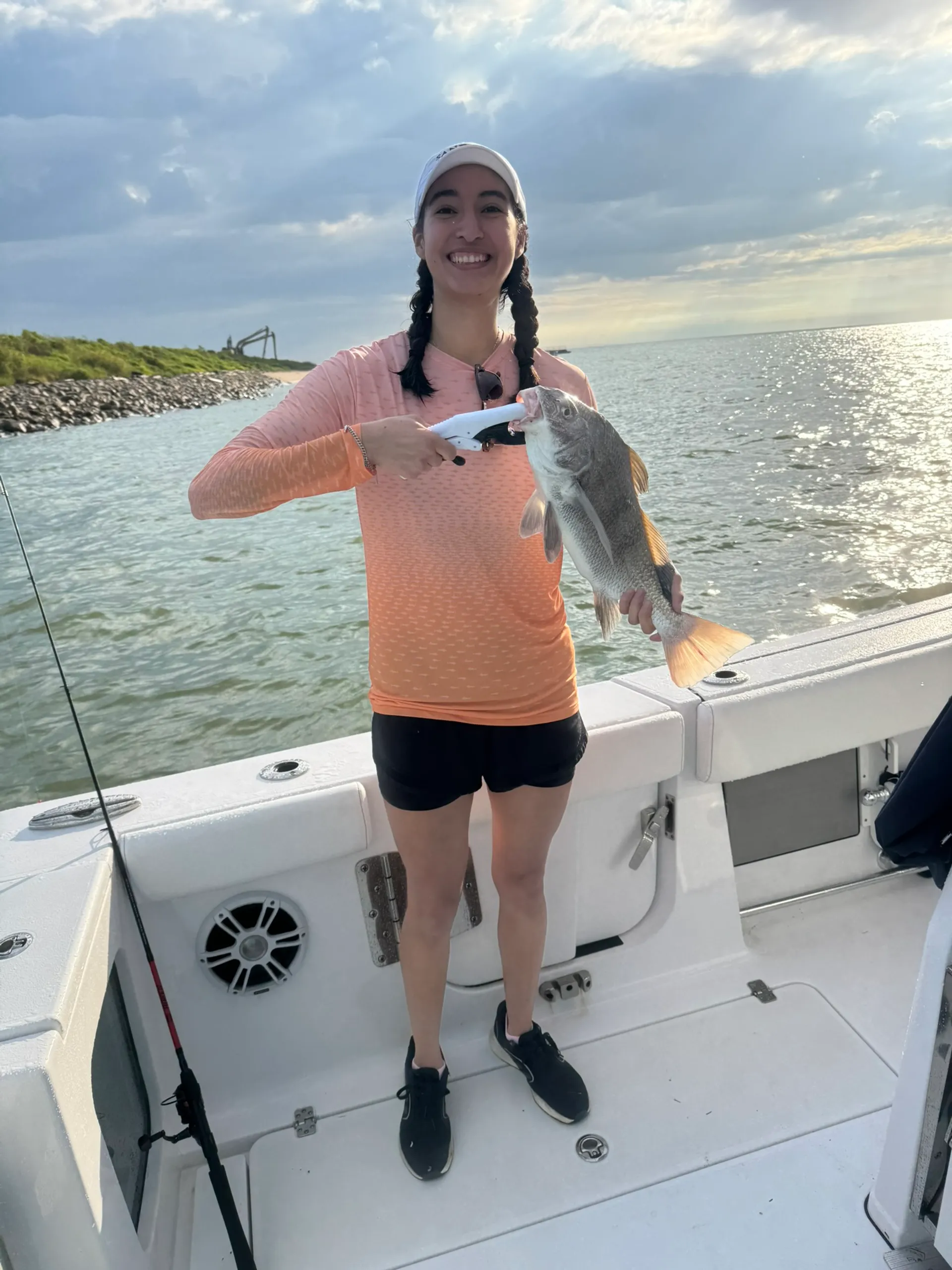 Cruise in Comfort – 2025 Sportsman 32' Seakeeper