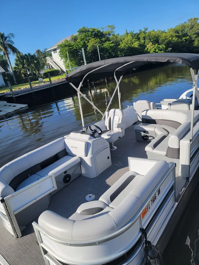 Rent a ENCORE BENTLEY pontoon in Ellenton, FL near me
