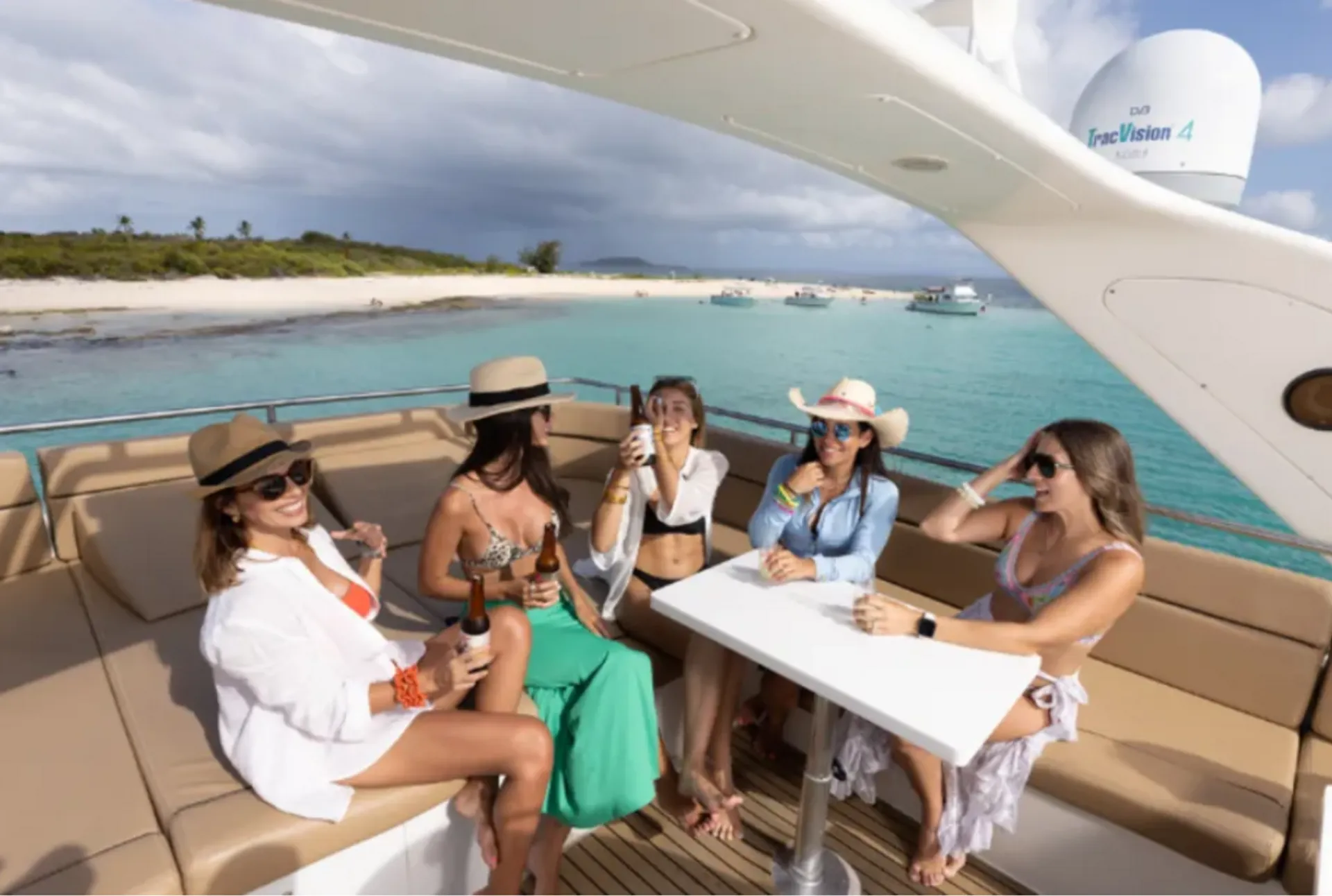 Azimut 70 – Premier Luxury Yacht Charter to Palomino Islands