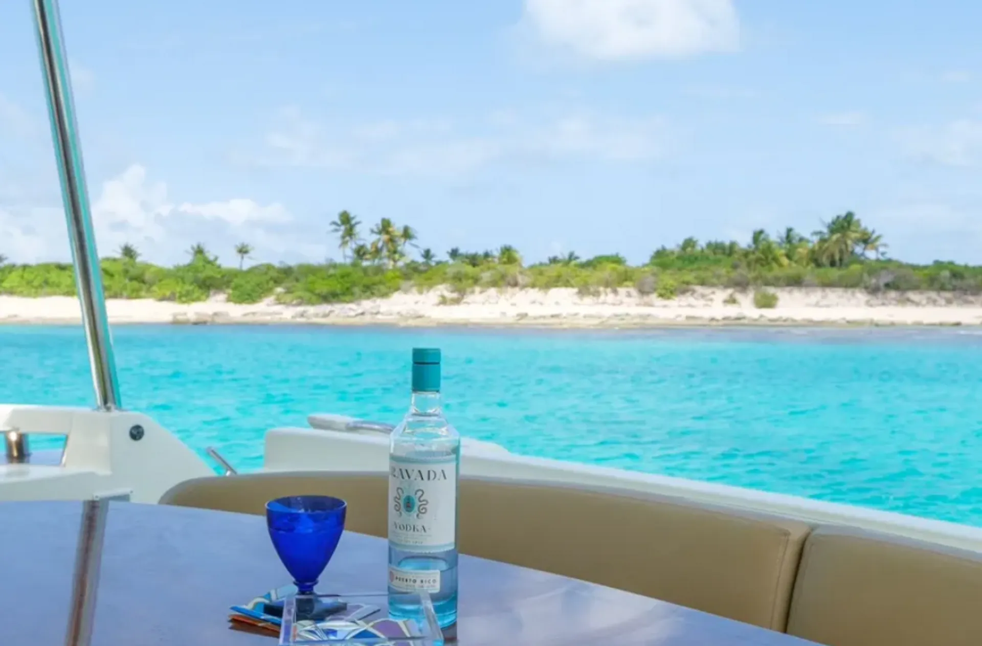 Azimut 70 – Premier Luxury Yacht Charter to Palomino Islands