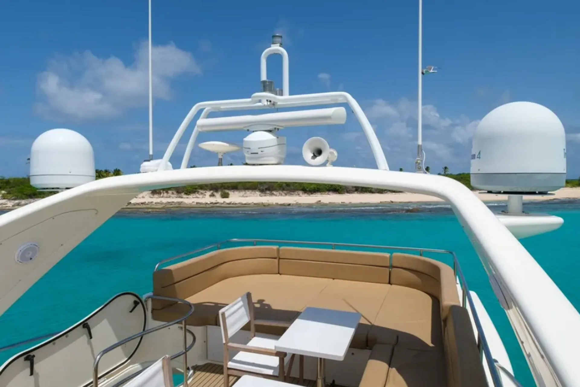 Azimut 70 – Premier Luxury Yacht Charter to Palomino Islands