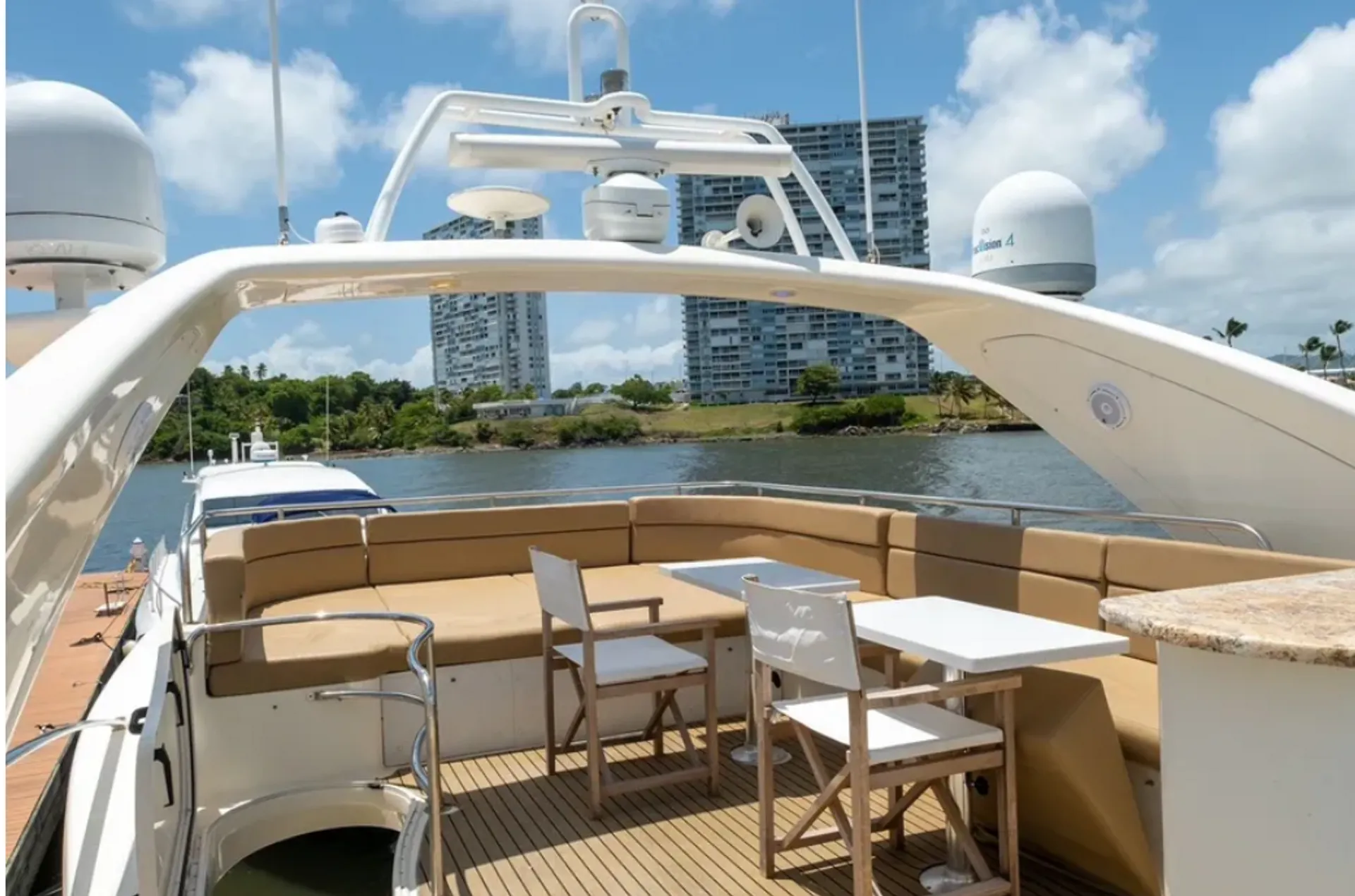 Azimut 70 – Premier Luxury Yacht Charter to Palomino Islands