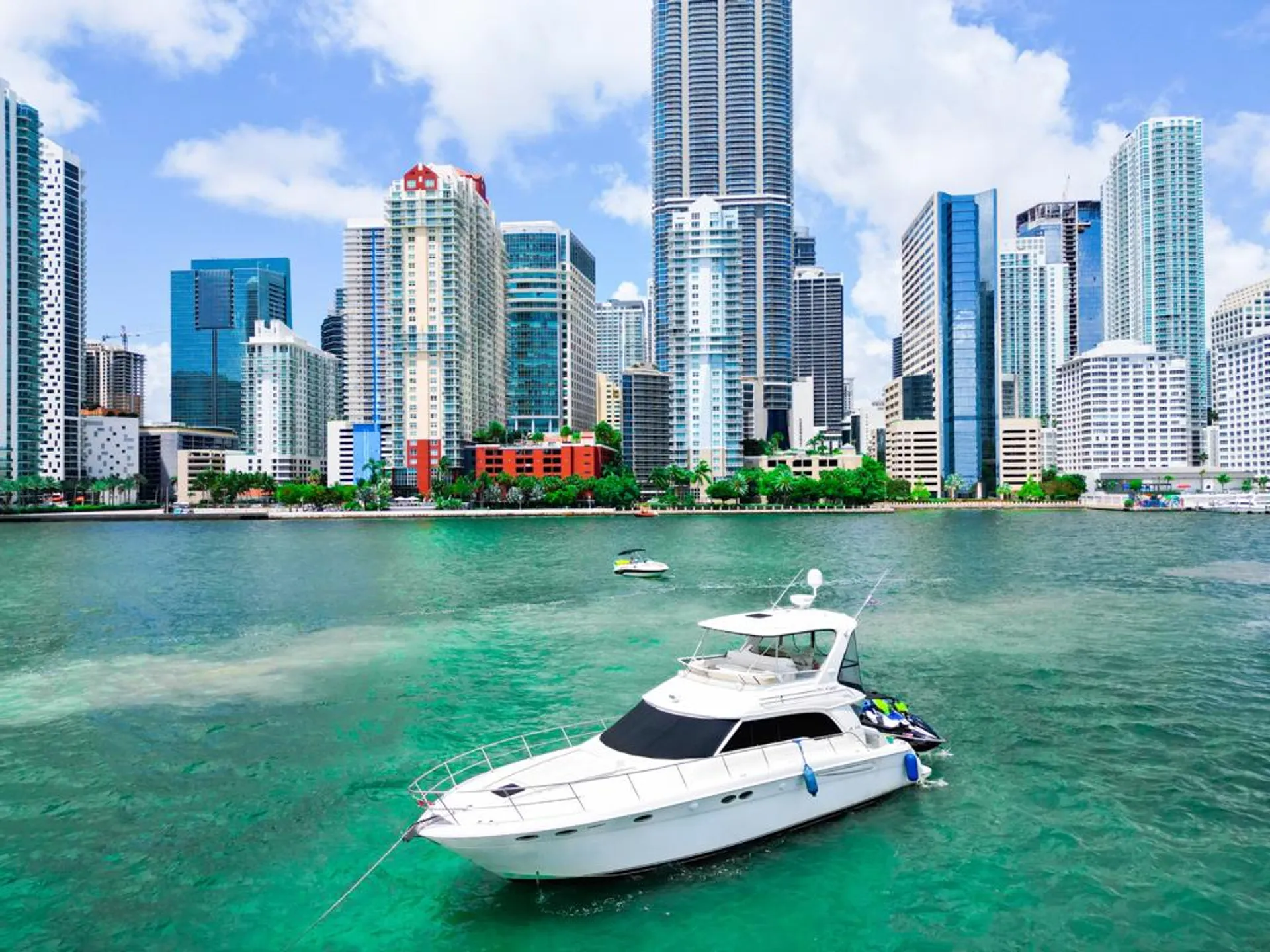Sea Ray Boats FLYBRIDGE SEDAN in Miami, FL