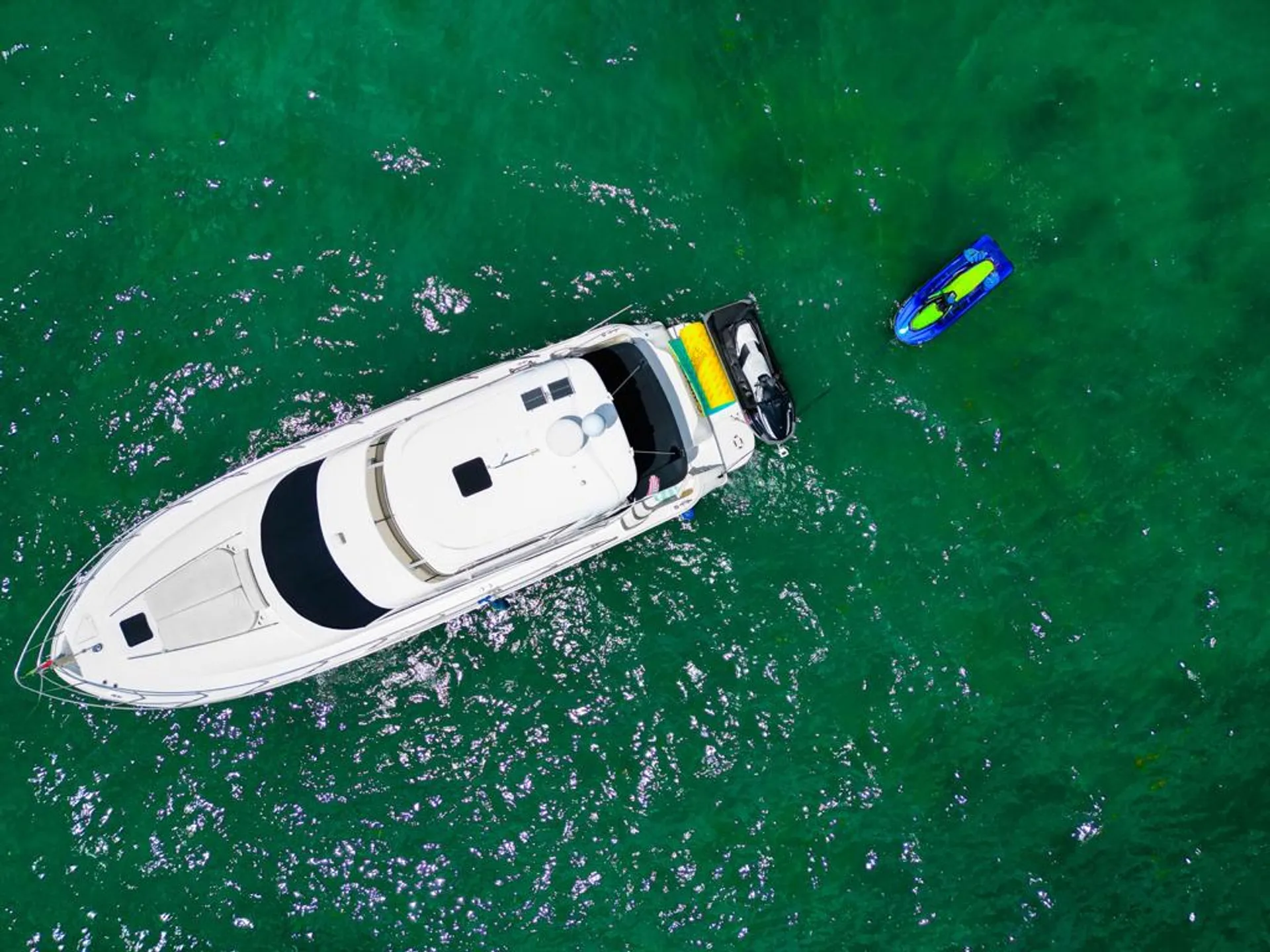 Sea Ray Boats FLYBRIDGE SEDAN in Miami, FL — photo 2