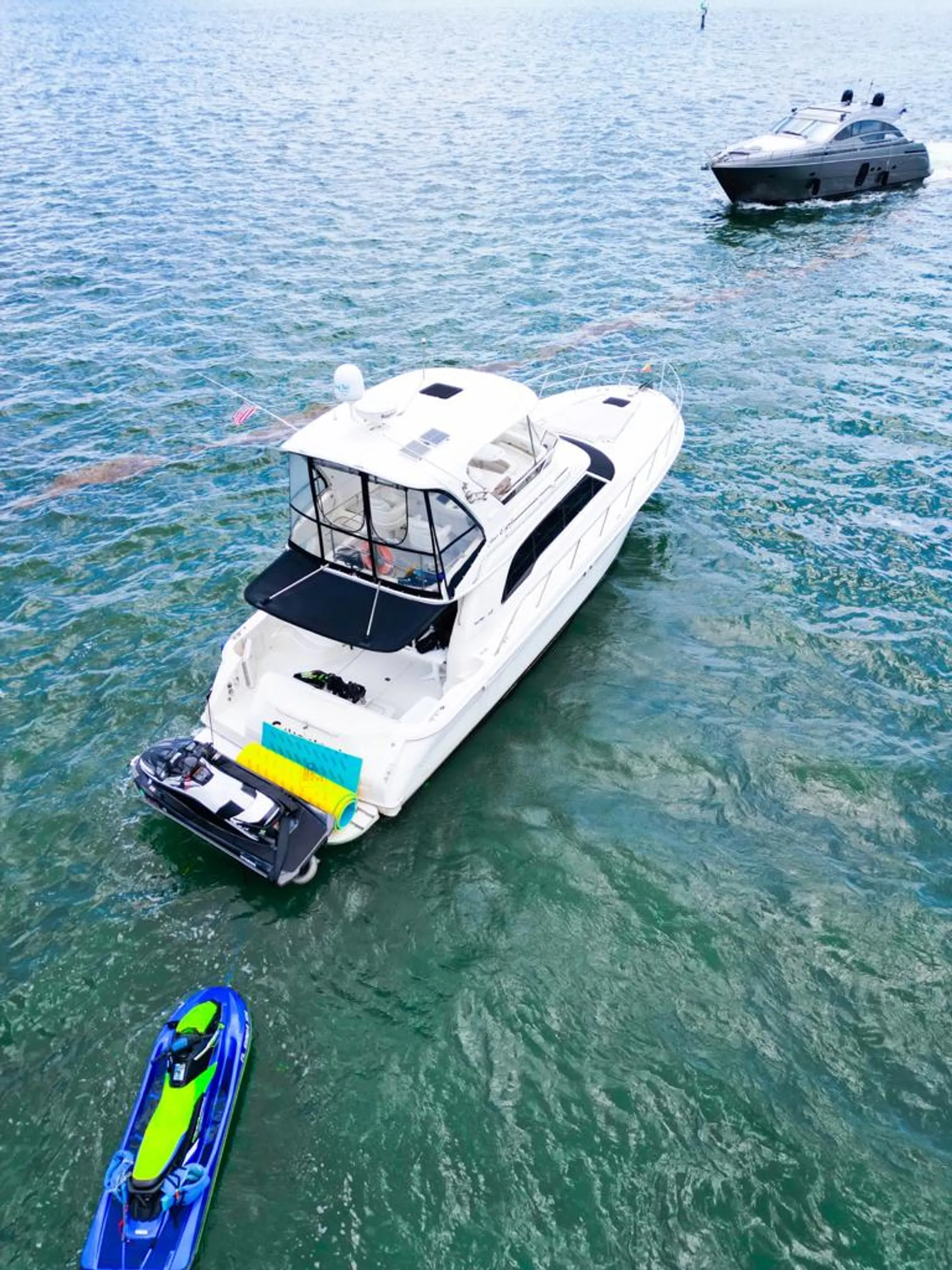 Sea Ray Boats FLYBRIDGE SEDAN in Miami, FL — photo 4