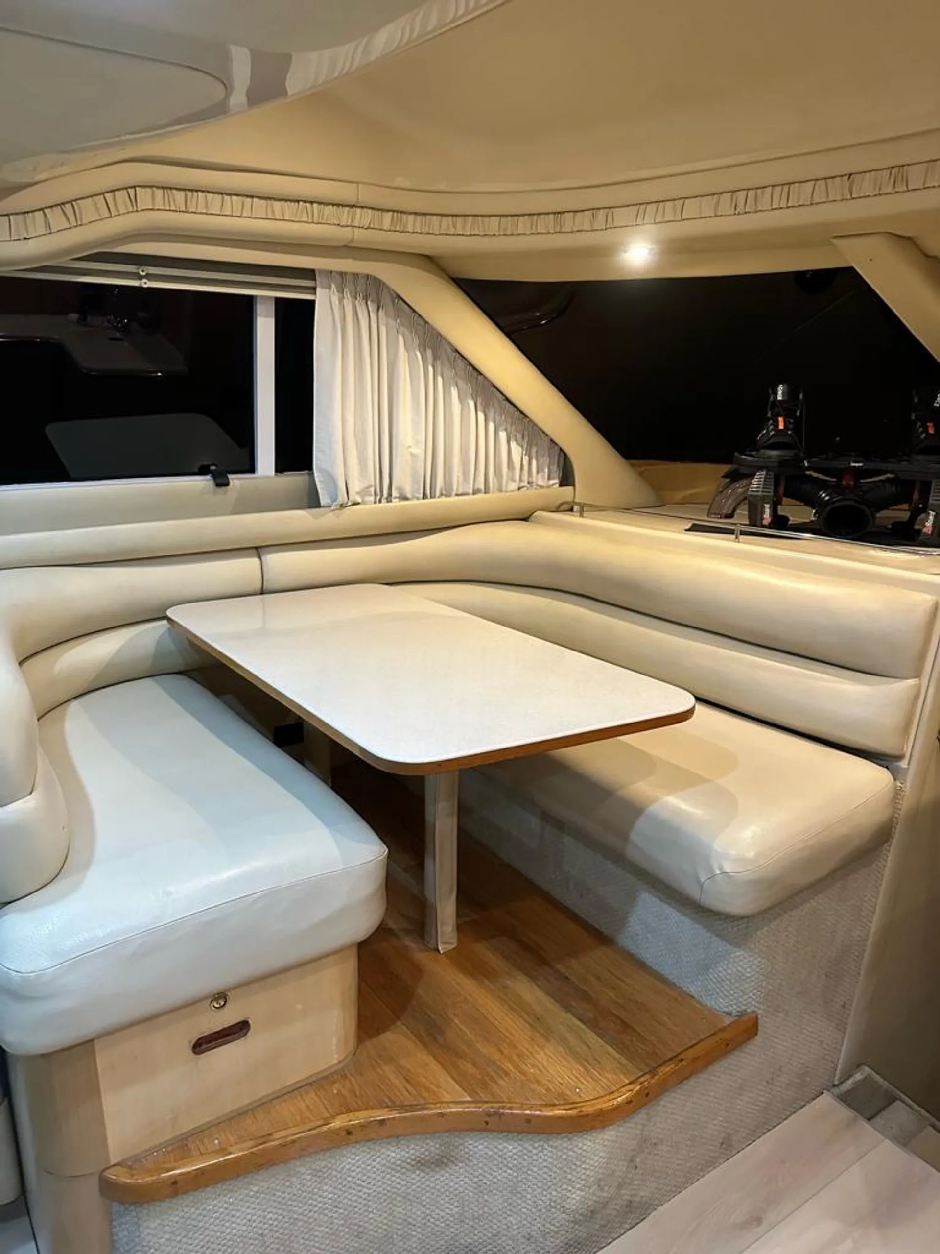 Sea Ray Boats FLYBRIDGE SEDAN in Miami, FL — photo 7