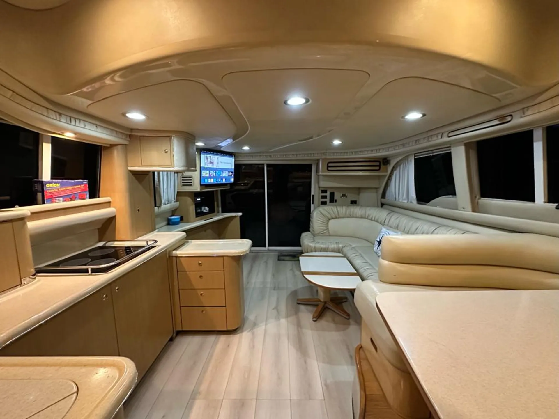 Sea Ray Boats FLYBRIDGE SEDAN in Miami, FL — photo 8