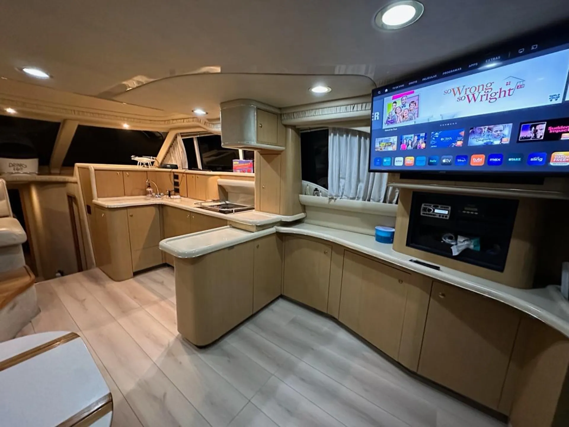 Sea Ray Boats FLYBRIDGE SEDAN in Miami, FL — photo 9
