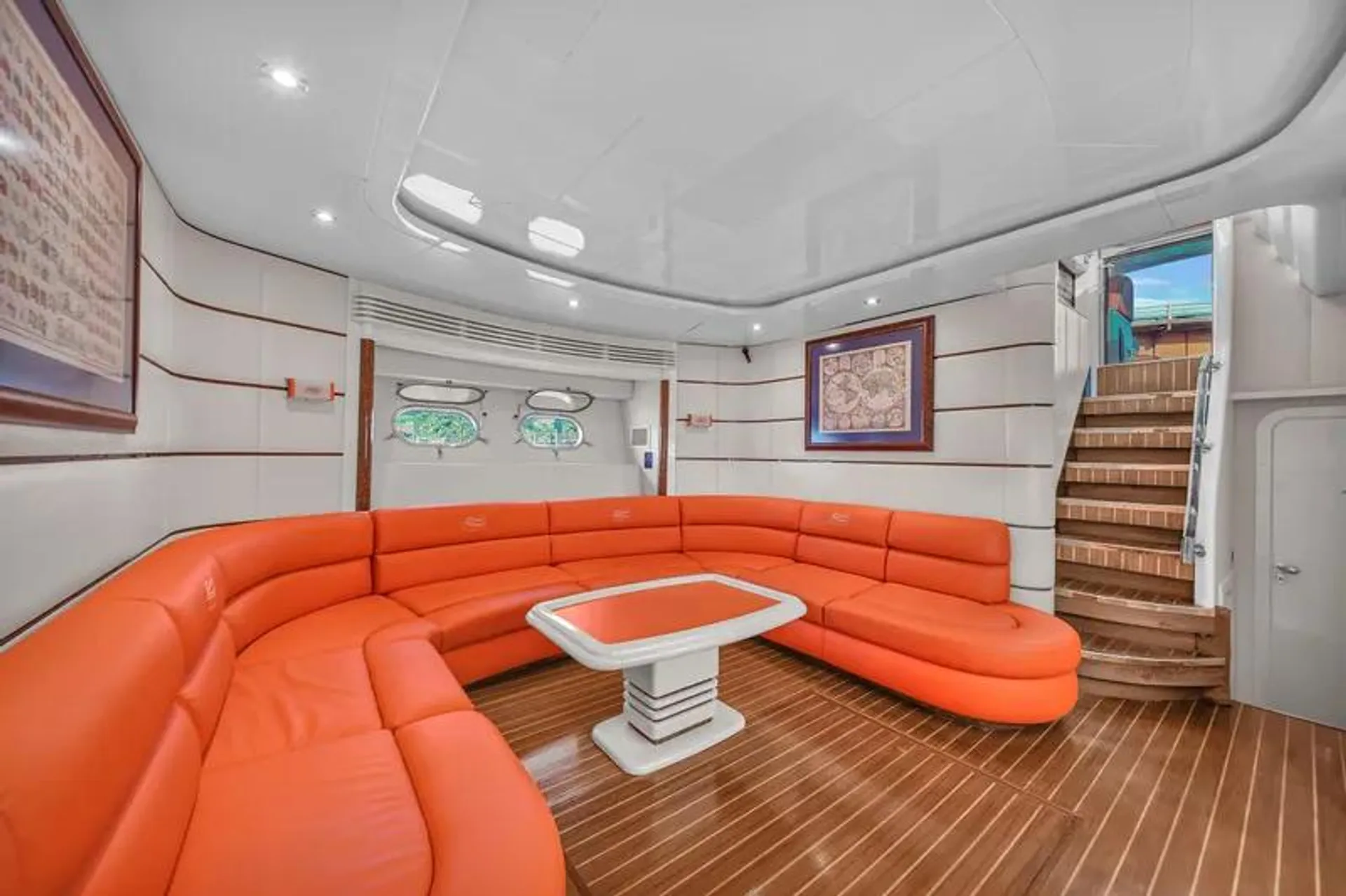 FREE HOUR // Luxury  85FT Baia Panther with JACUZZI