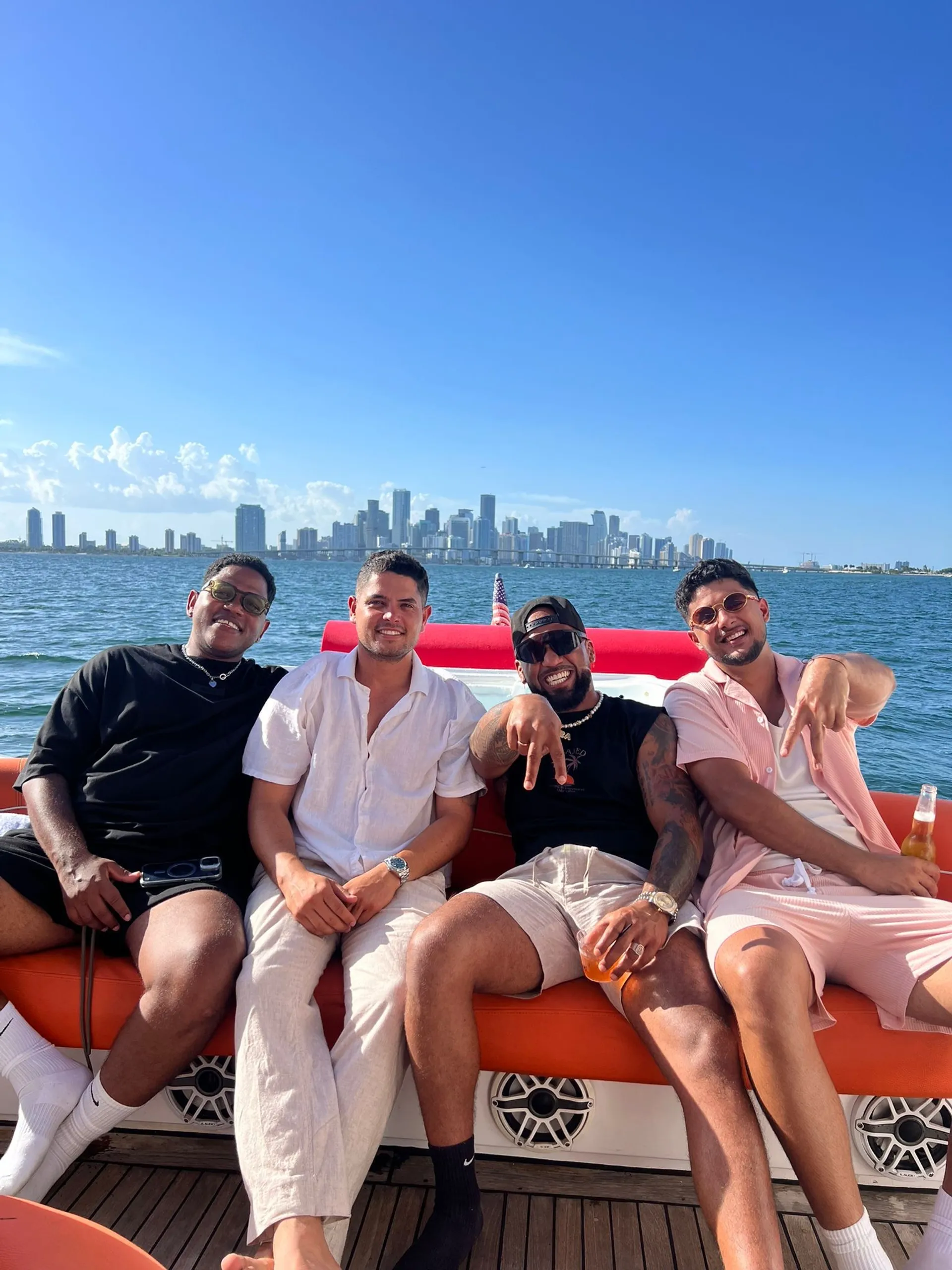 FREE HOUR // Luxury  85FT Baia Panther with JACUZZI