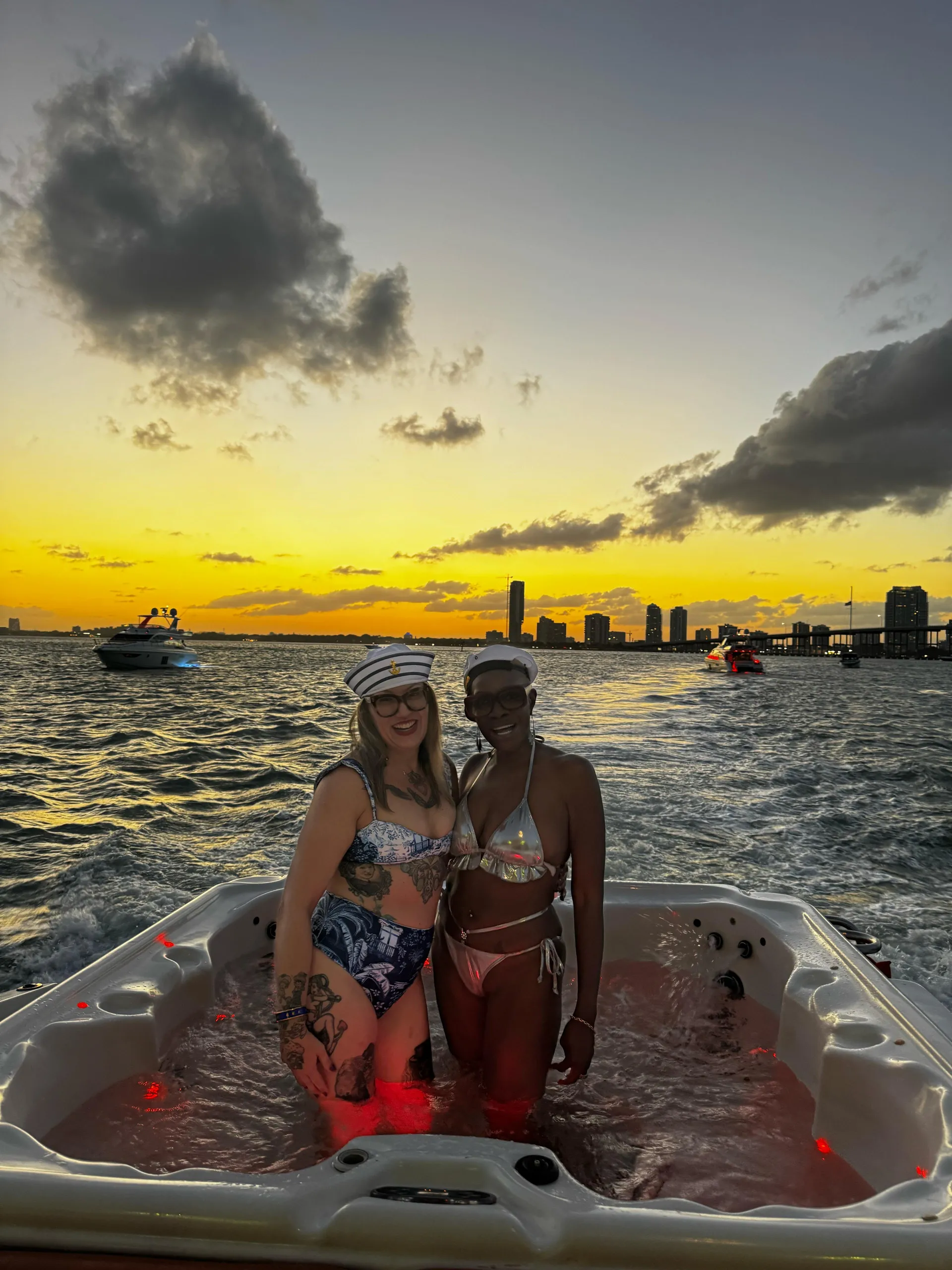 FREE HOUR // Luxury  85FT Baia Panther with JACUZZI