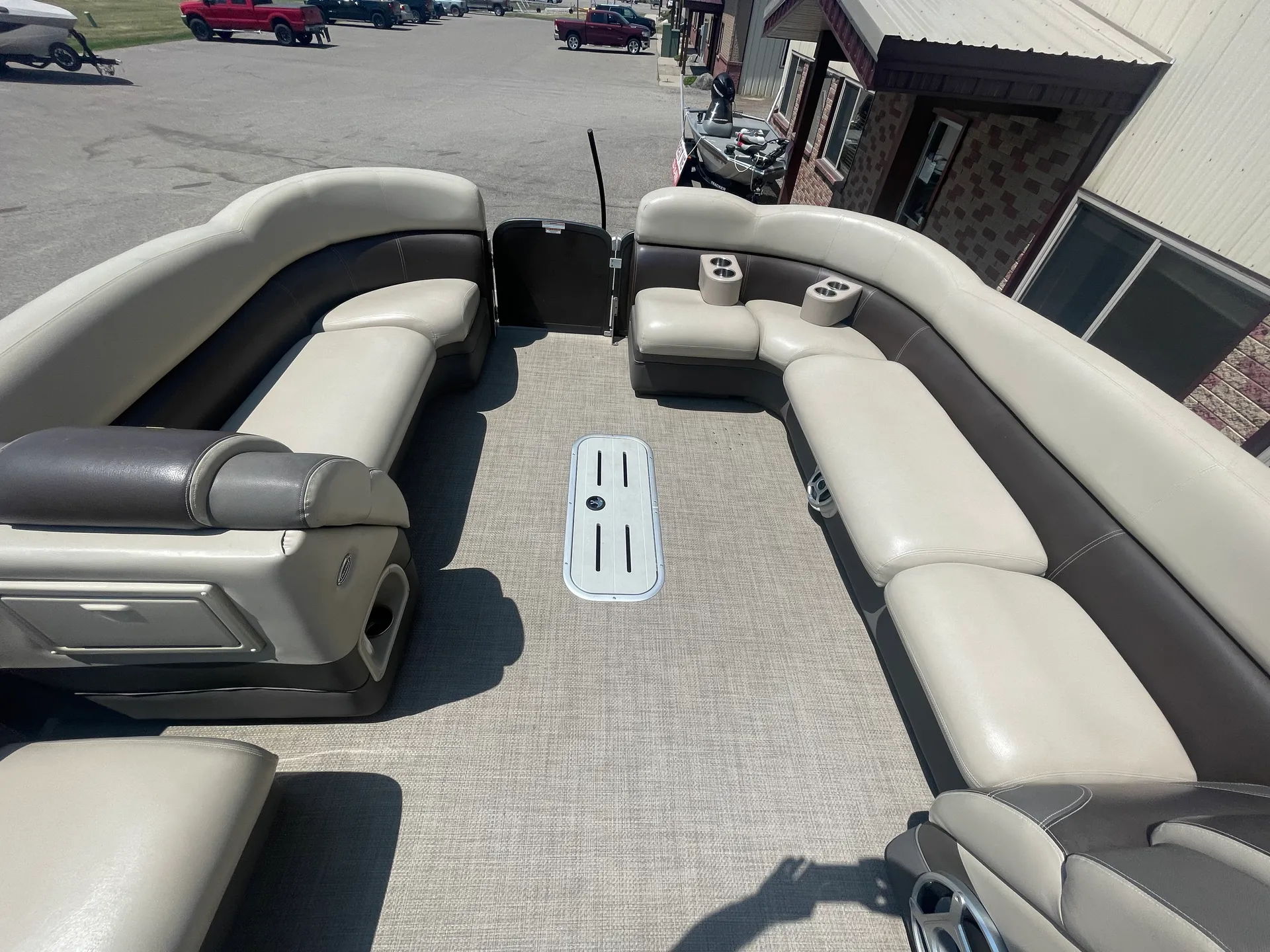 16 Passenger Premier Pontoon 250 HP