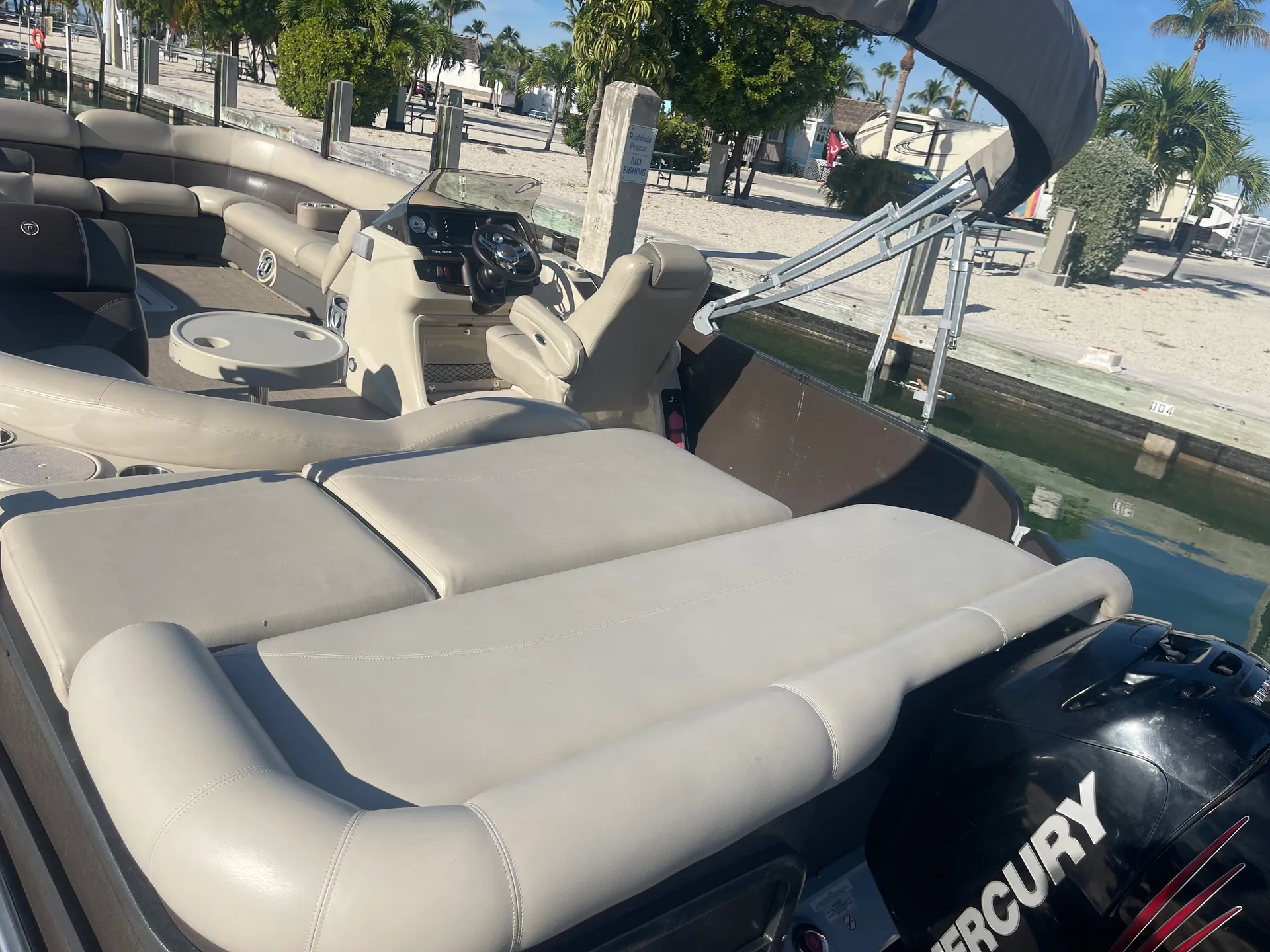 16 Passenger Premier Pontoon 250 HP