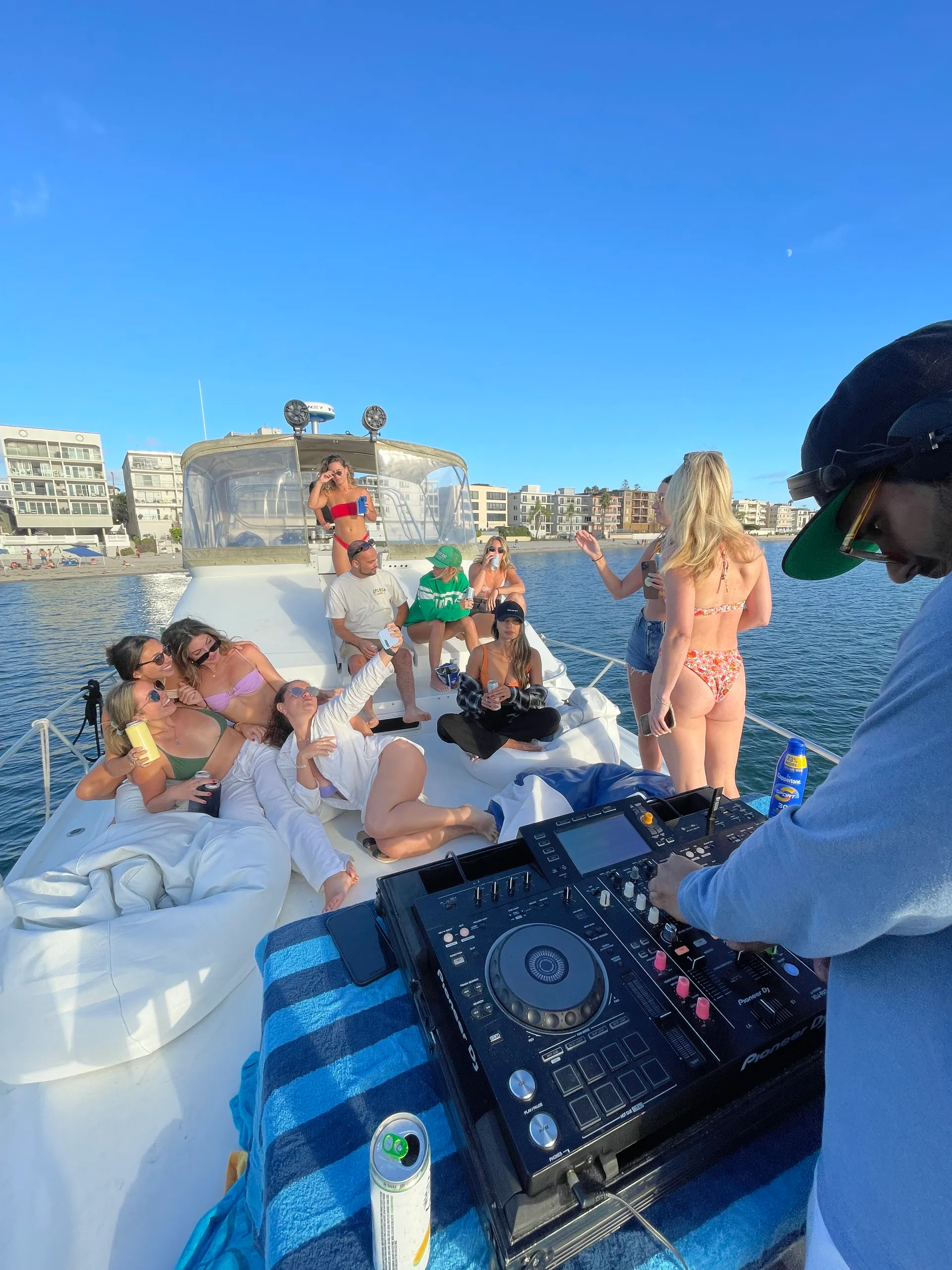 Luxury 40ft Party Yacht fully licensed W/ Capt. -BYOB 12 guests!