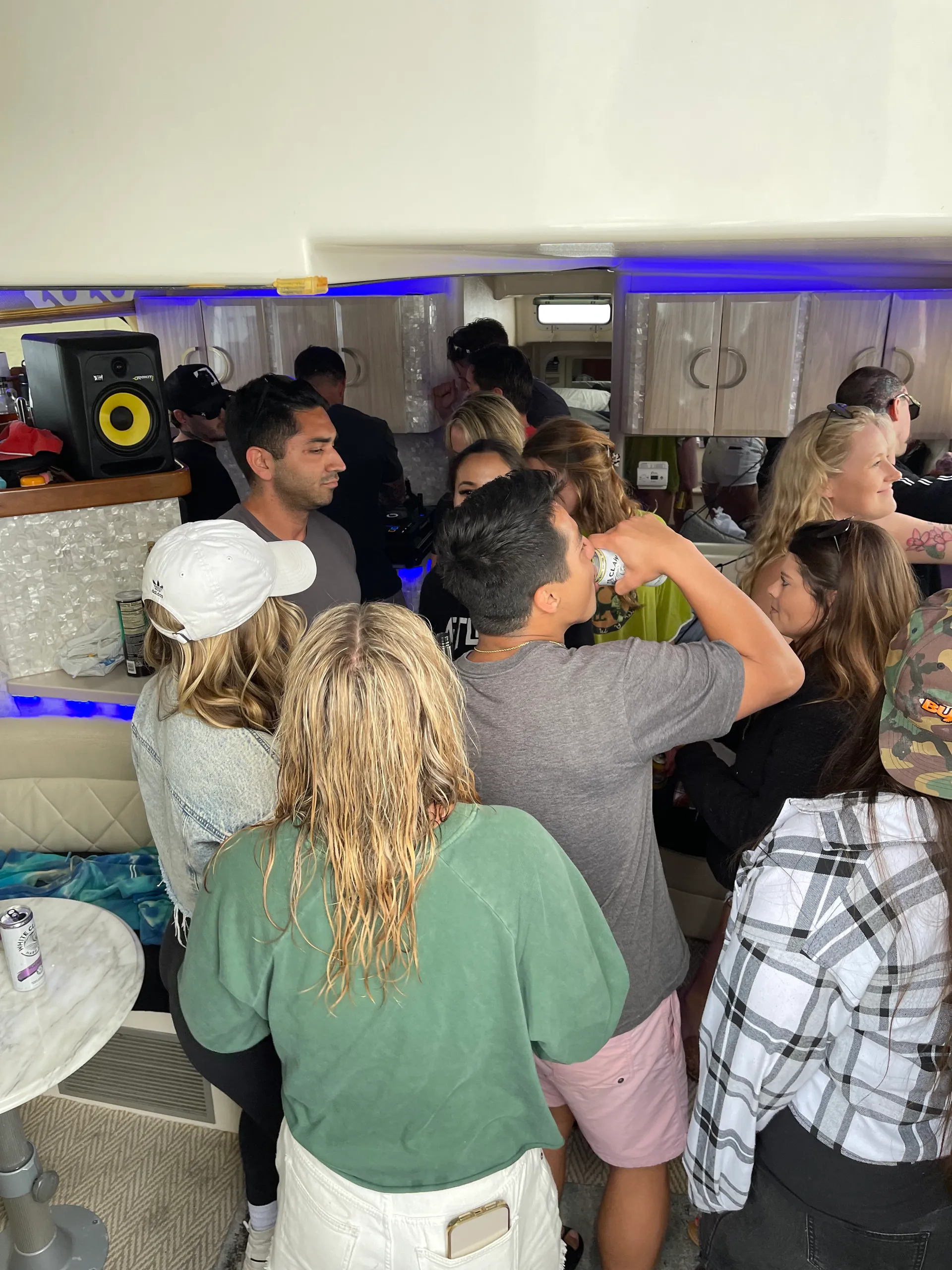 Luxury 40ft Party Yacht fully licensed W/ Capt. -BYOB 12 guests!