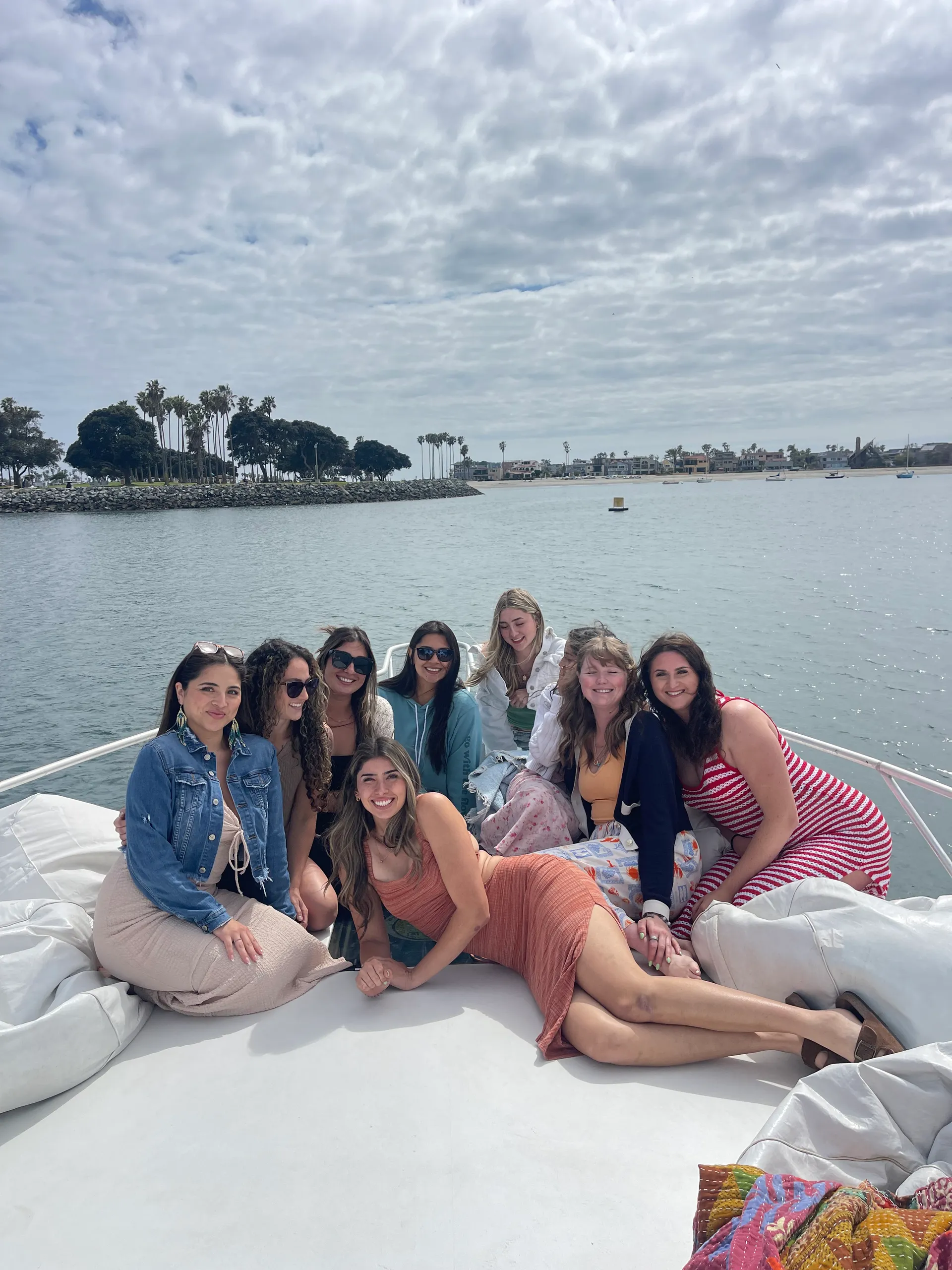 Luxury 40ft Party Yacht fully licensed W/ Capt. -BYOB 12 guests!