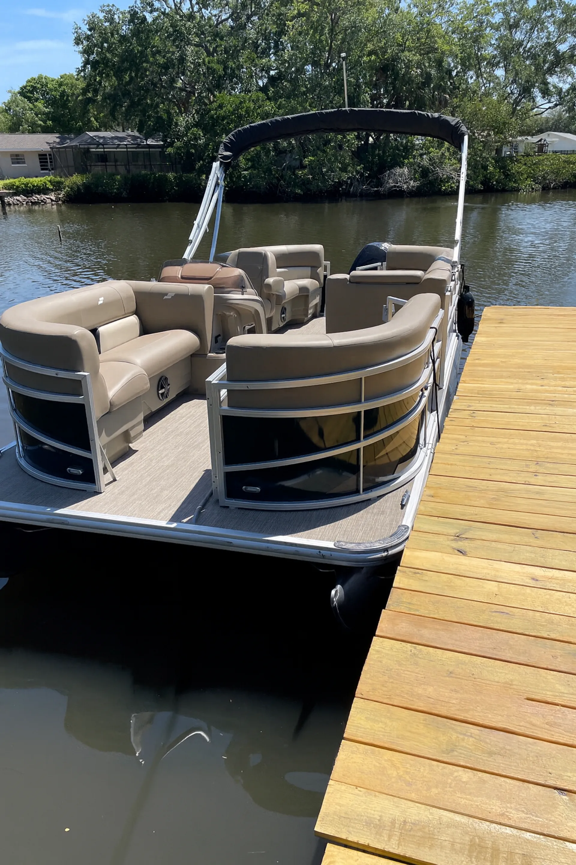 Luxury pontoon on the Gulf fishes/seats 9