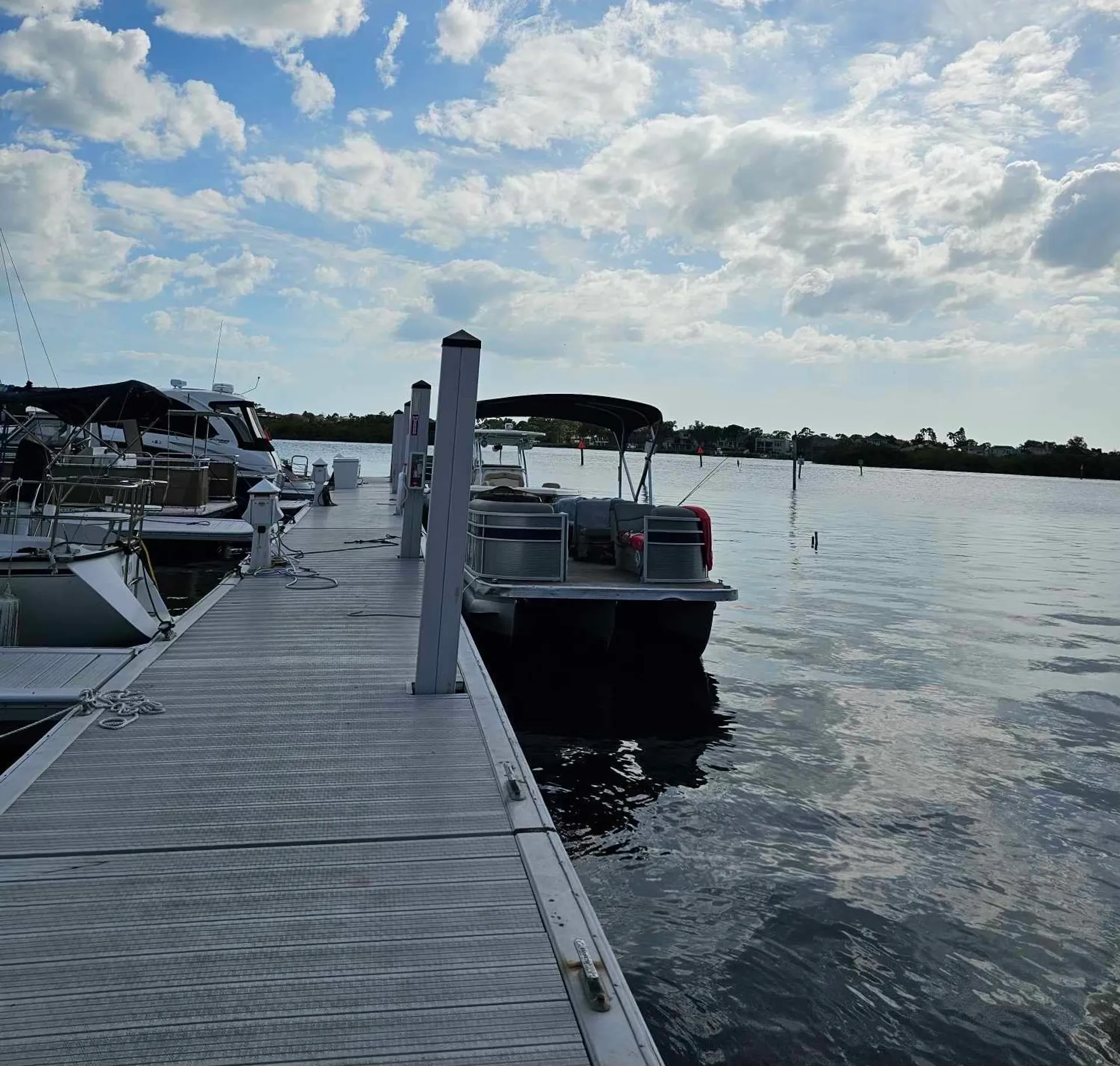 Luxury pontoon on the Gulf fishes/seats 9
