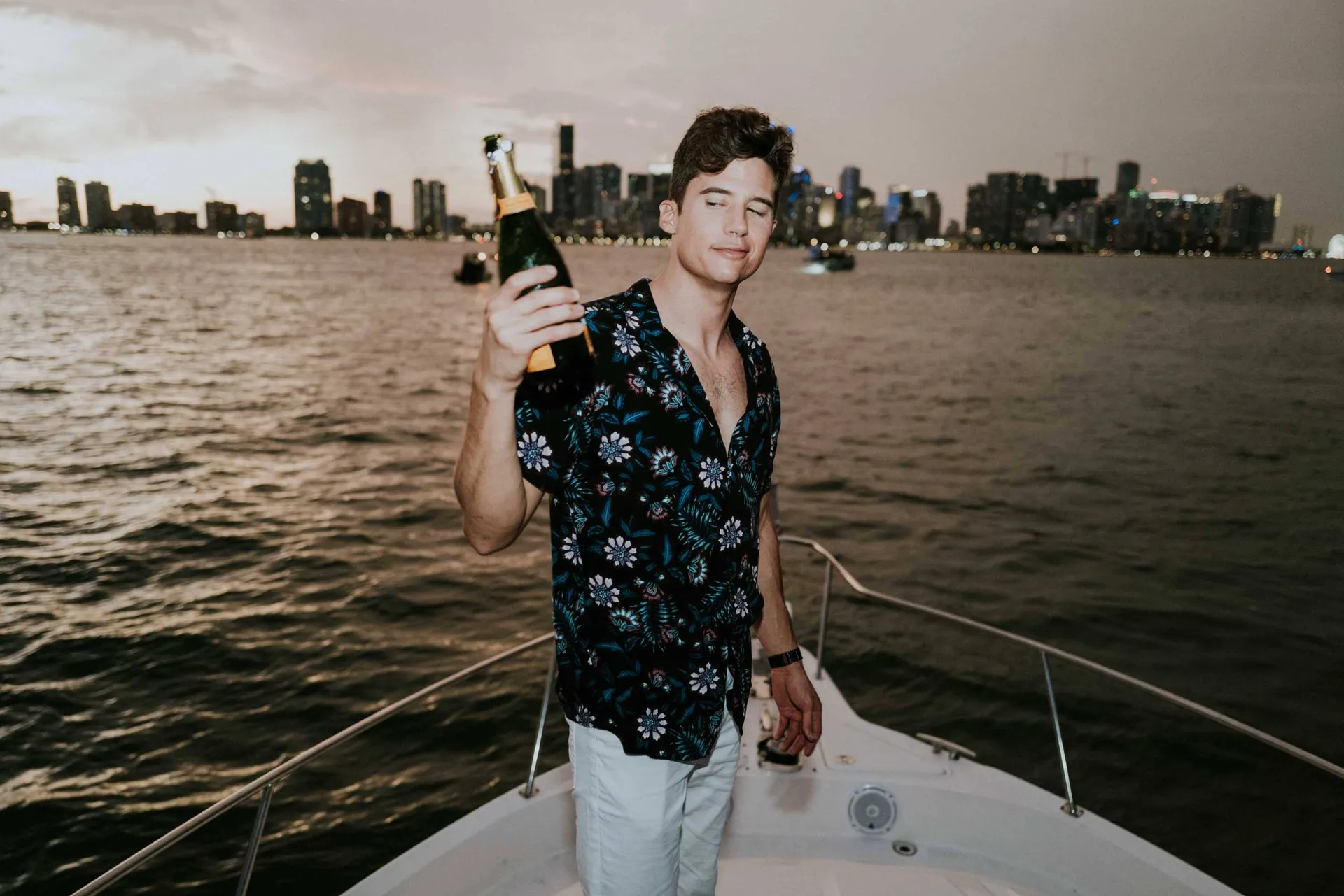 FREE HOUR | 50FT 13-PERSON  YACHT IN SOUTH BEACH