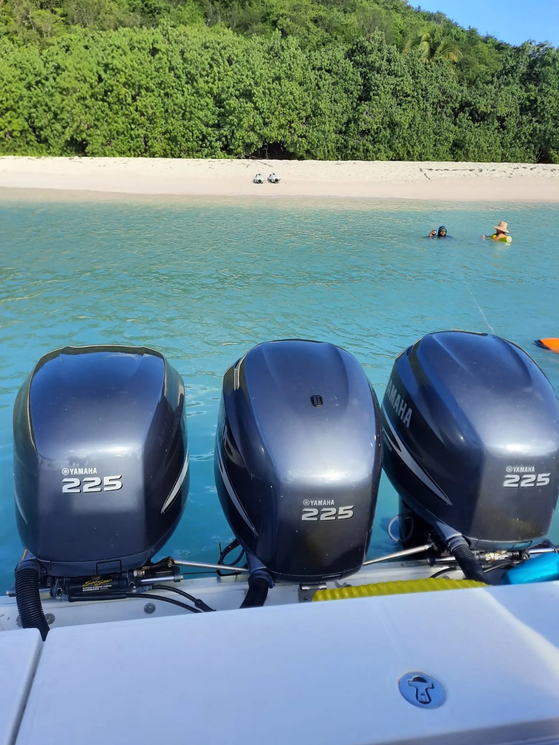 HYDRASPORTS BOATS 3300 VX W/3-F250 TXR in Fajardo, Fajardo — photo 5