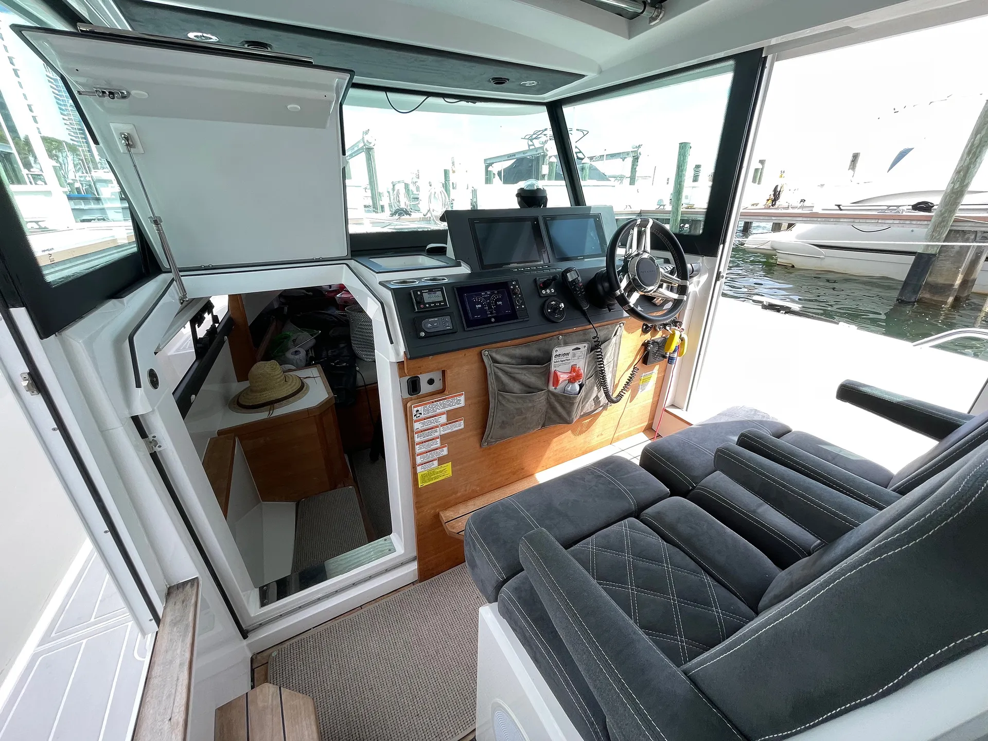 37ft Axopar - Experience the Palm Beaches Luxury Day Cruiser