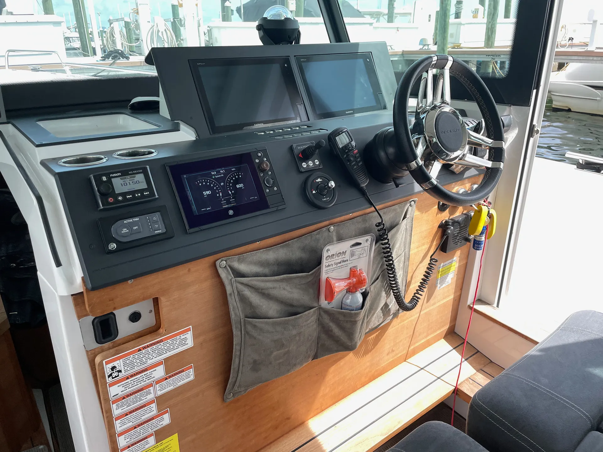 37ft Axopar - Experience the Palm Beaches Luxury Day Cruiser