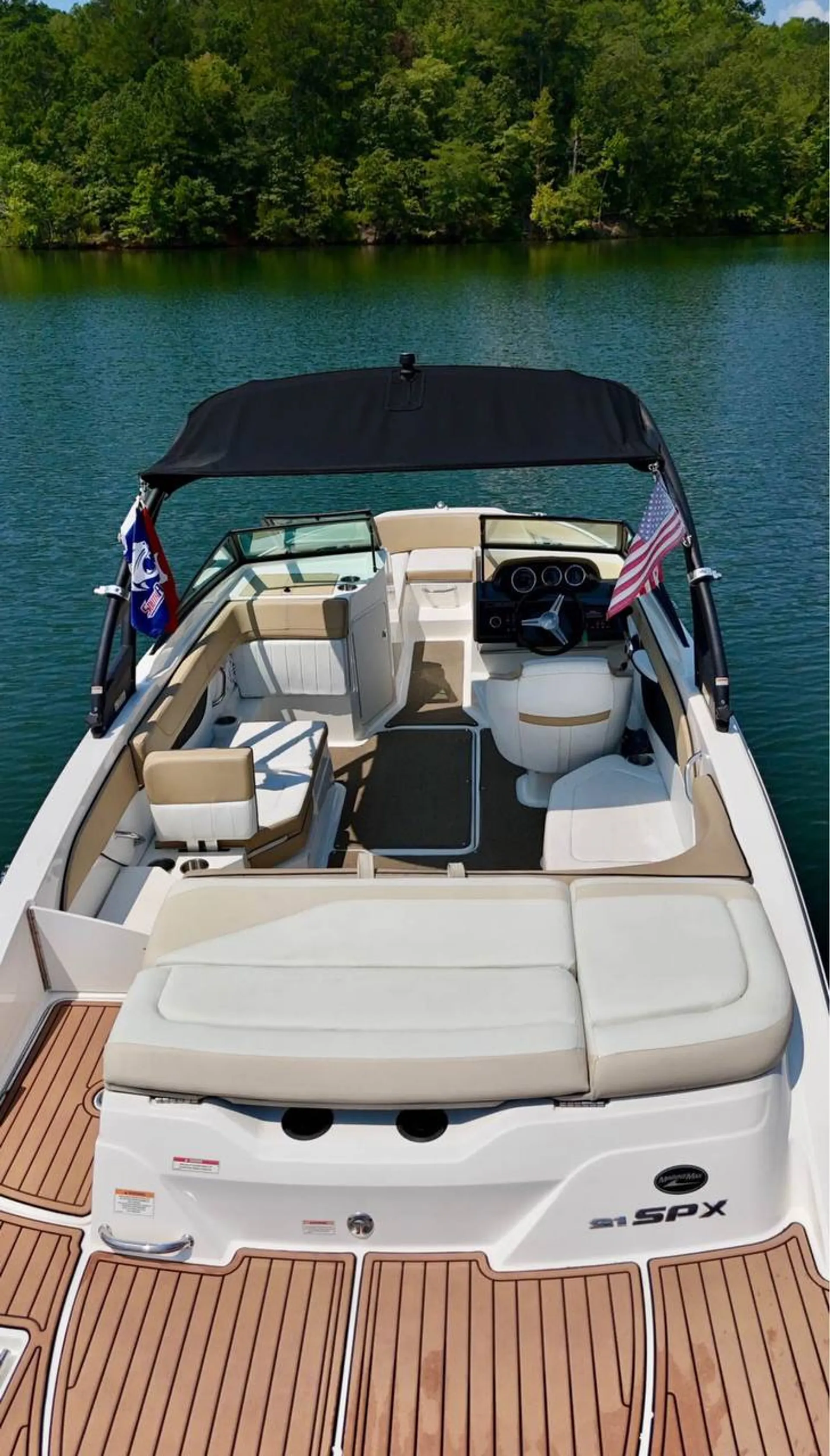 Welcome Aboard the Beautiful Sea Ray 21 SPX – Spacious &amp; Sporty!
