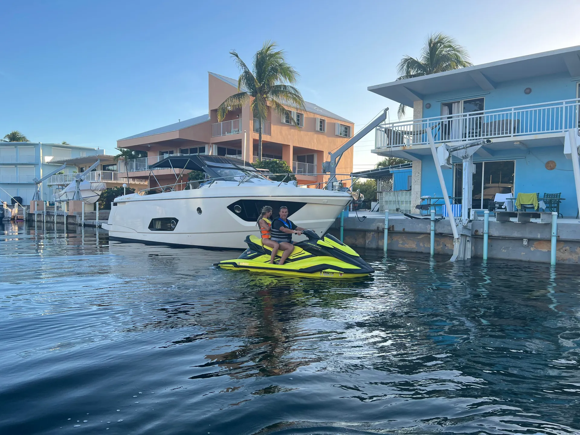 2015 Absolute 40 STL Motor Yacht for rent