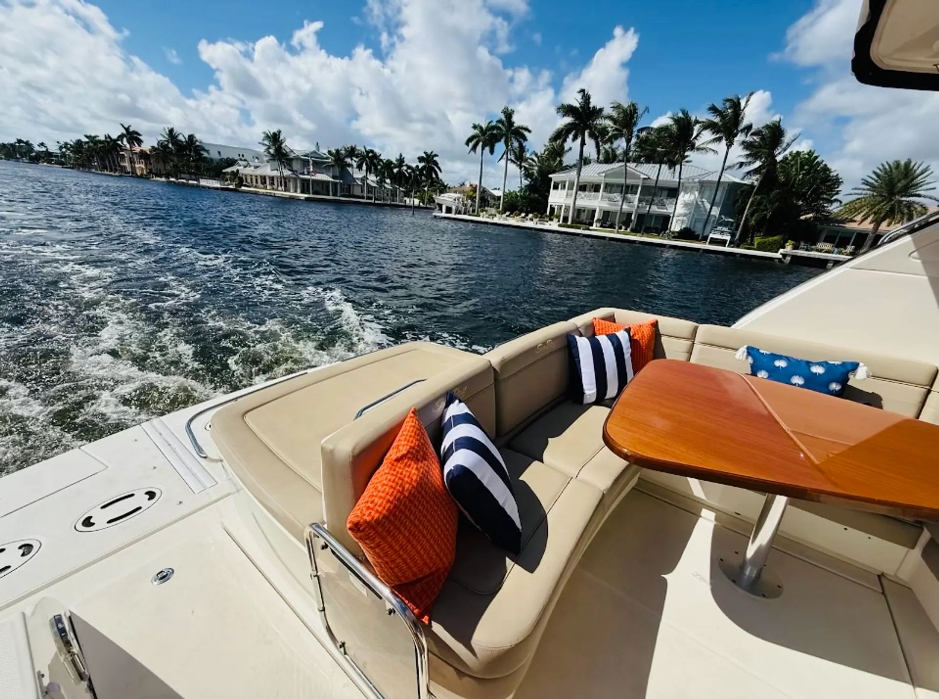 SEA RAY BOATS 450 SUNDANCER (ZEUS DRIVE) in Fort Lauderdale, FL — photo 4