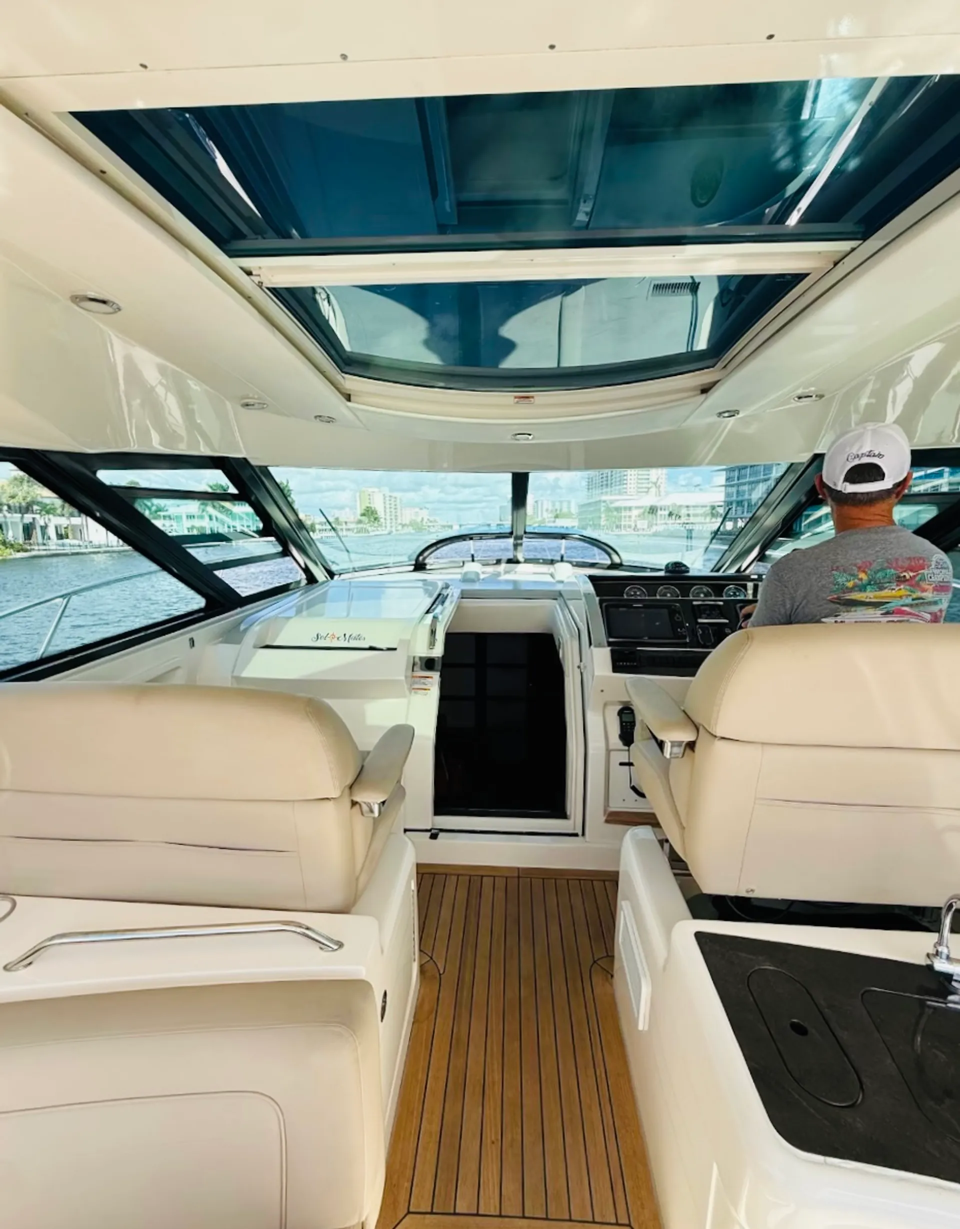 SEA RAY BOATS 450 SUNDANCER (ZEUS DRIVE) in Fort Lauderdale, FL — photo 6