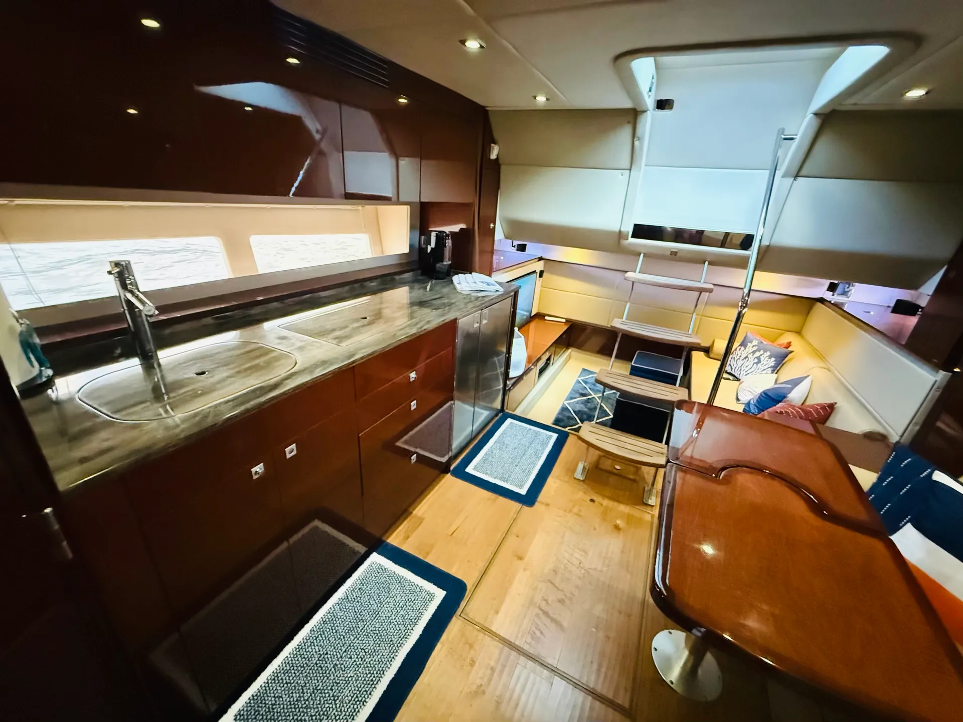 SEA RAY BOATS 450 SUNDANCER (ZEUS DRIVE) in Fort Lauderdale, FL — photo 9