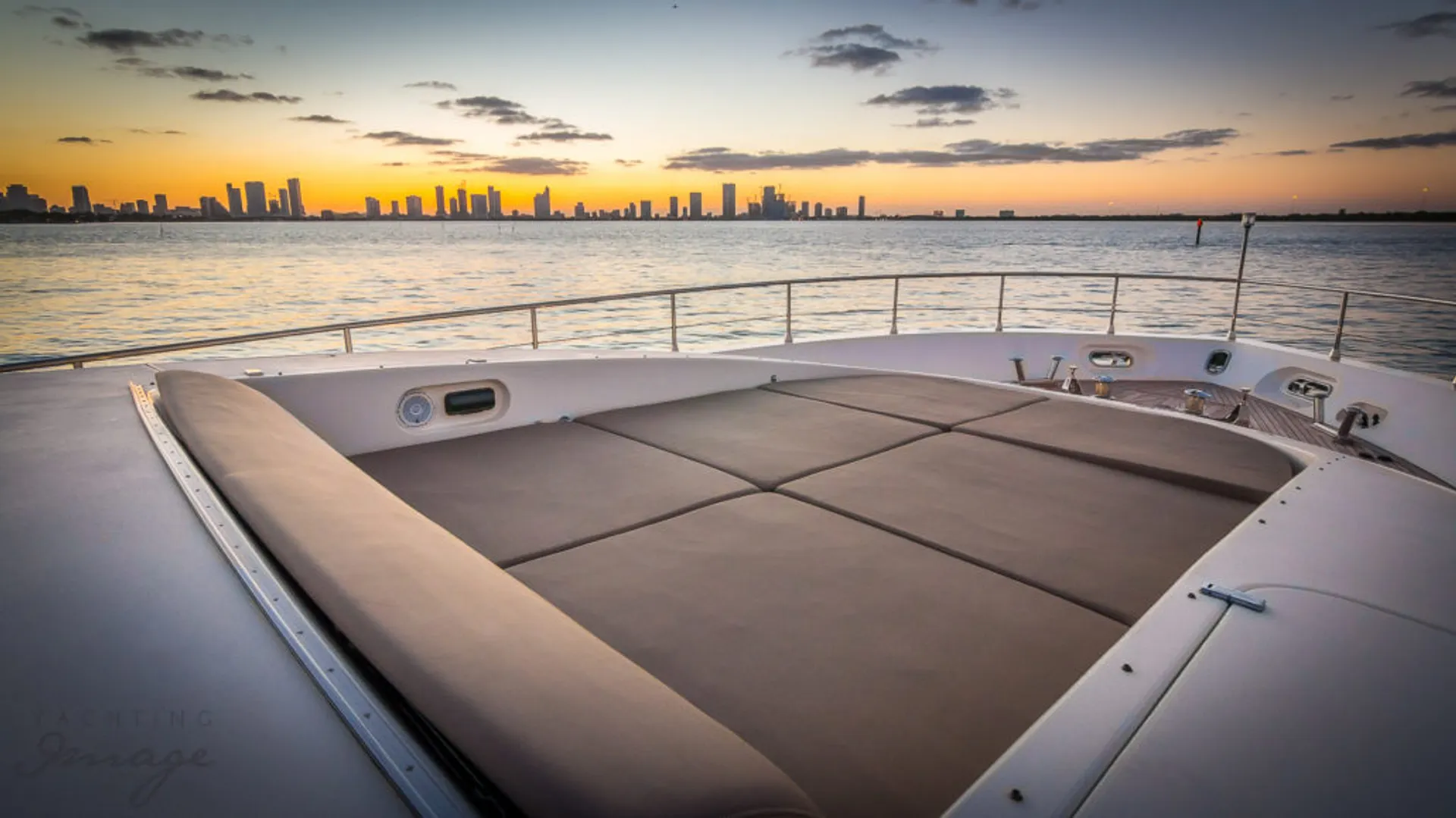 95ft Leopard Pershing Mega Yacht w/Water Toys