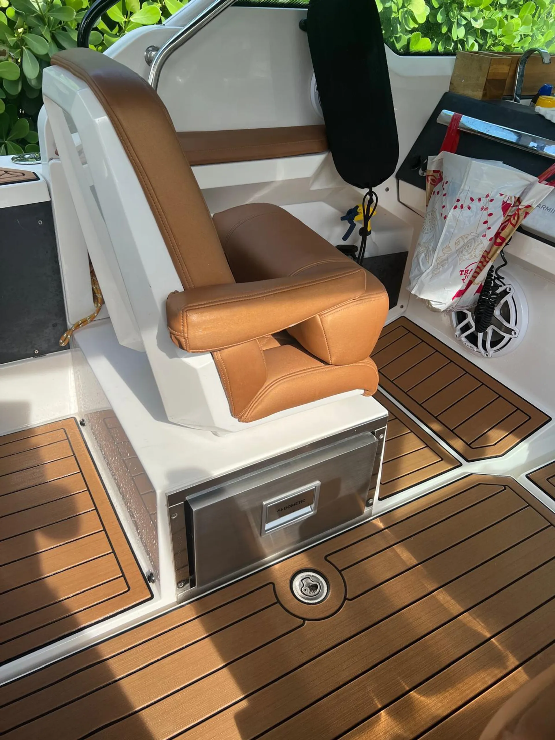 "Adventure Awaits: 25' Axopar – Sleek, Fast, and Ready to Cruise!"