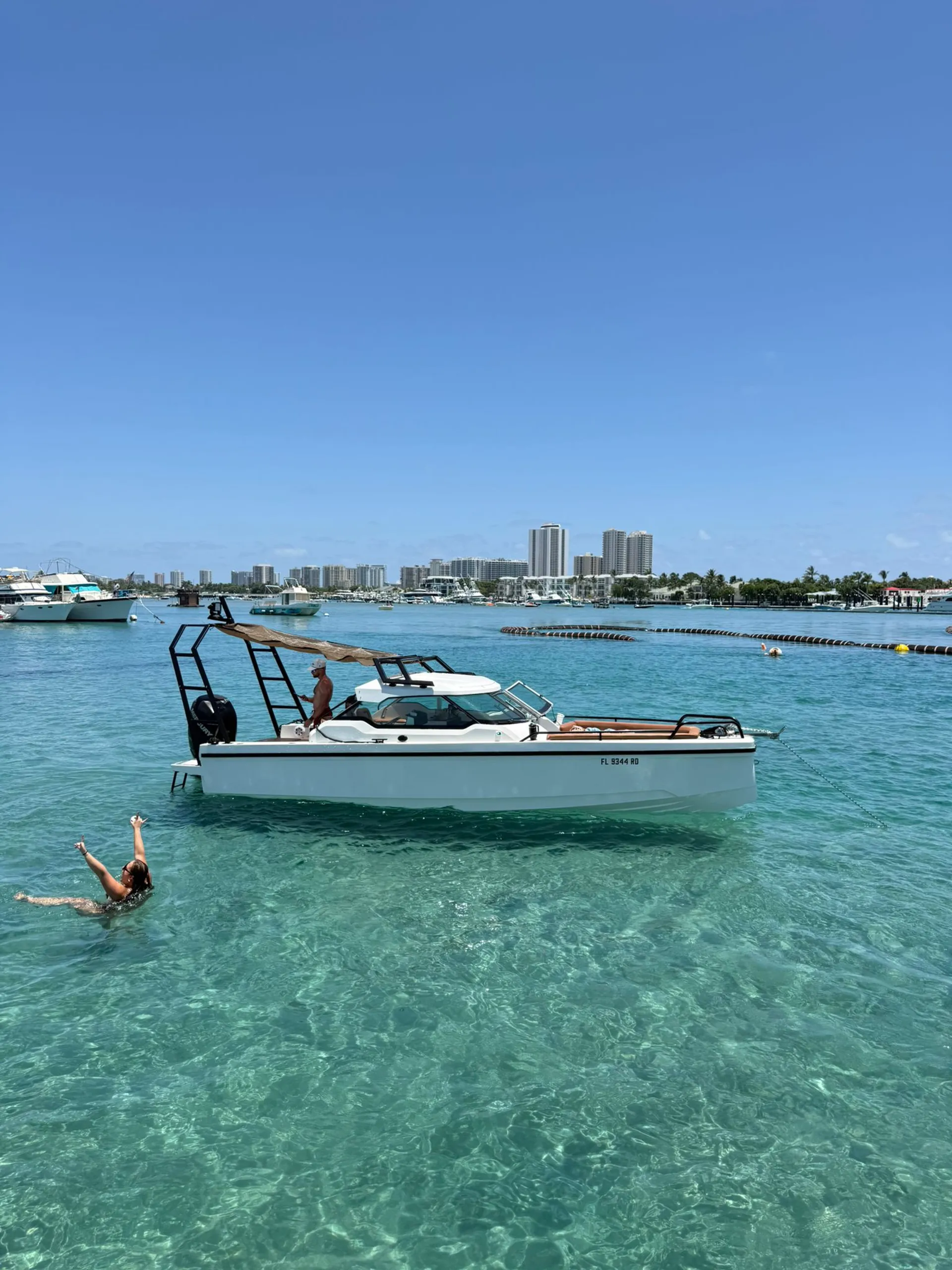 "Adventure Awaits: 25' Axopar – Sleek, Fast, and Ready to Cruise!"