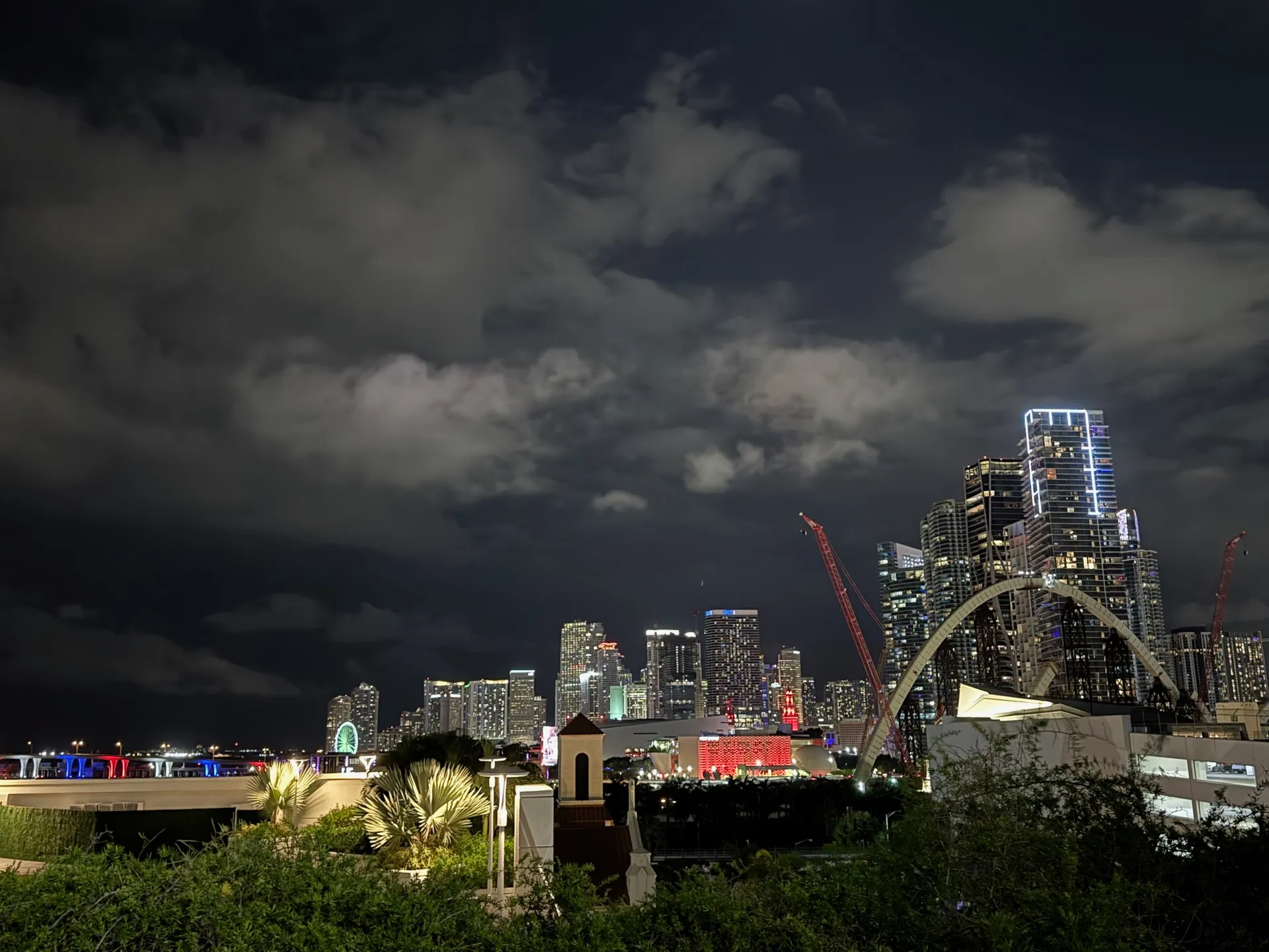 SEA MAVERICK 27’ | YOU DESIGN YOUR TOUR. ENJOY MIAMI WATER AND VIEWS