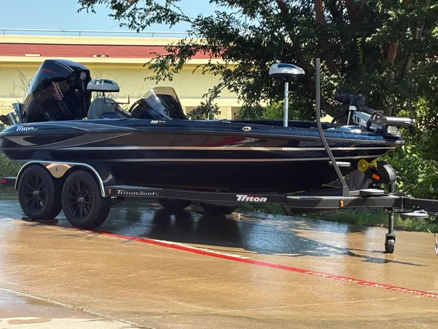 Rent a TRITON (TN) bass boat in Garland, TX near me